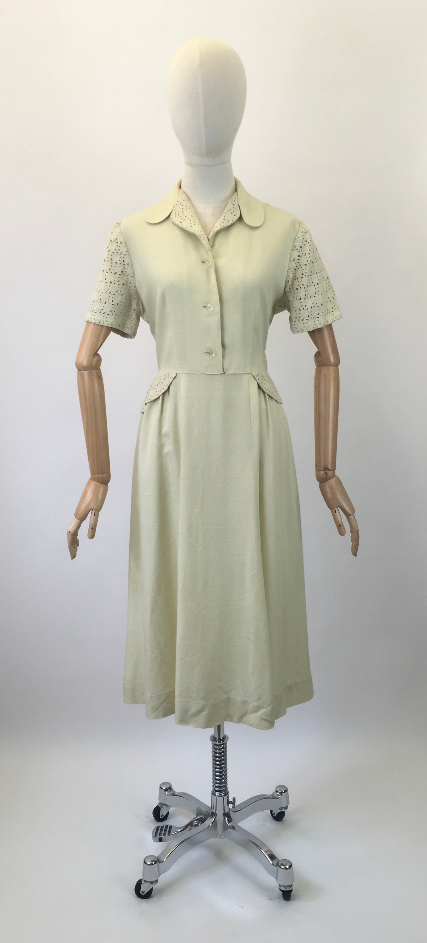 Original 1940's Stunning CC41 Moygashol Linen & Broderie Anglaise Dress - In A Divine Pale Lime