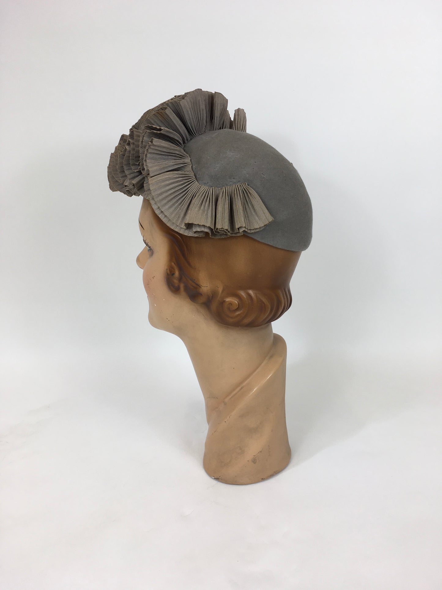 Original 1940’s Beautiful Grey Topper Hat - With Grey Grosgrain Ruffled Adornment