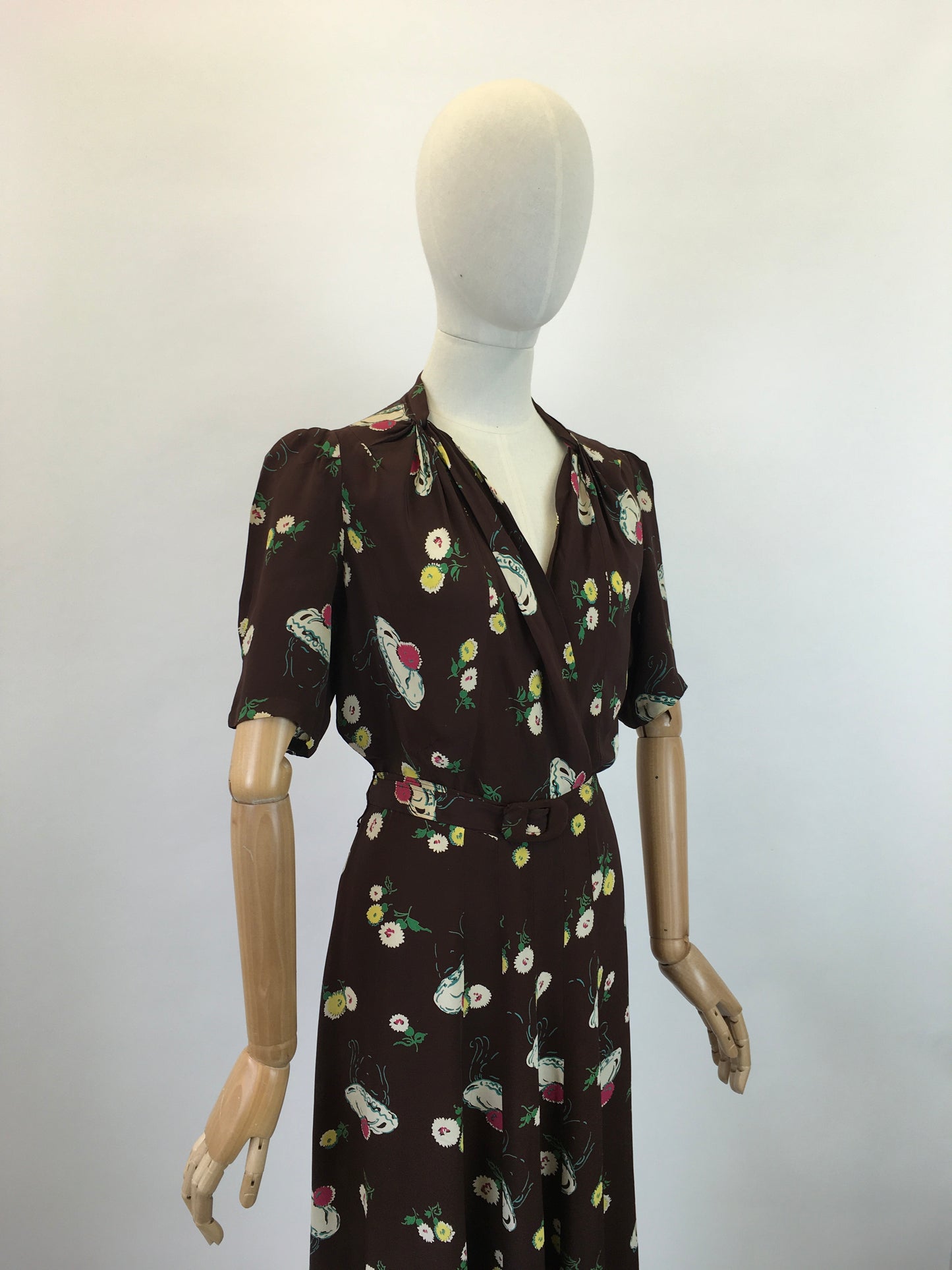 Original 1940's Sensational Novelty Print Rayon Dress - Ladies Faces & Florals In A Delicate Colour Pallet