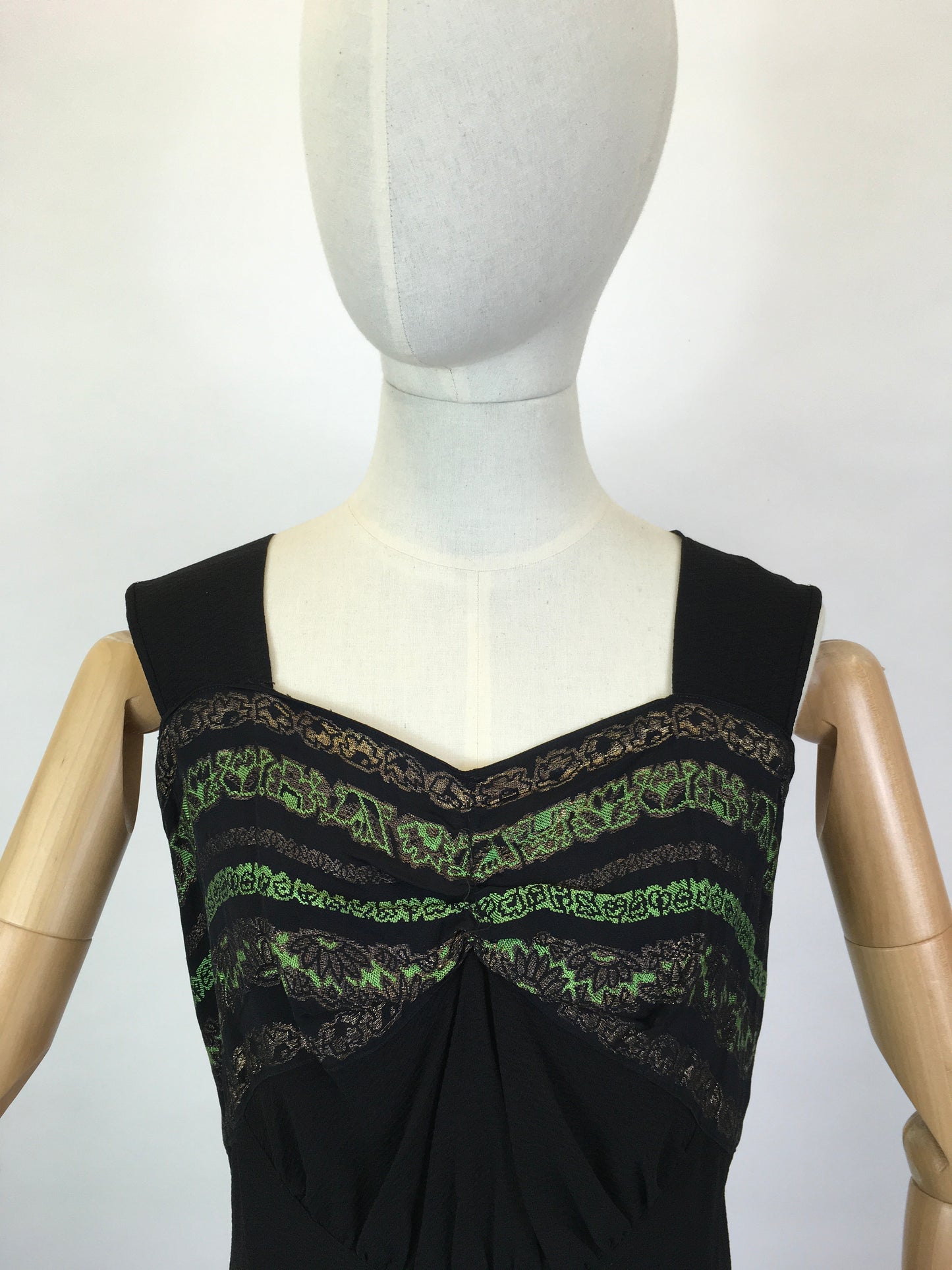 Original 1930s blouse in crepe - With Gorgeous metallic thread details