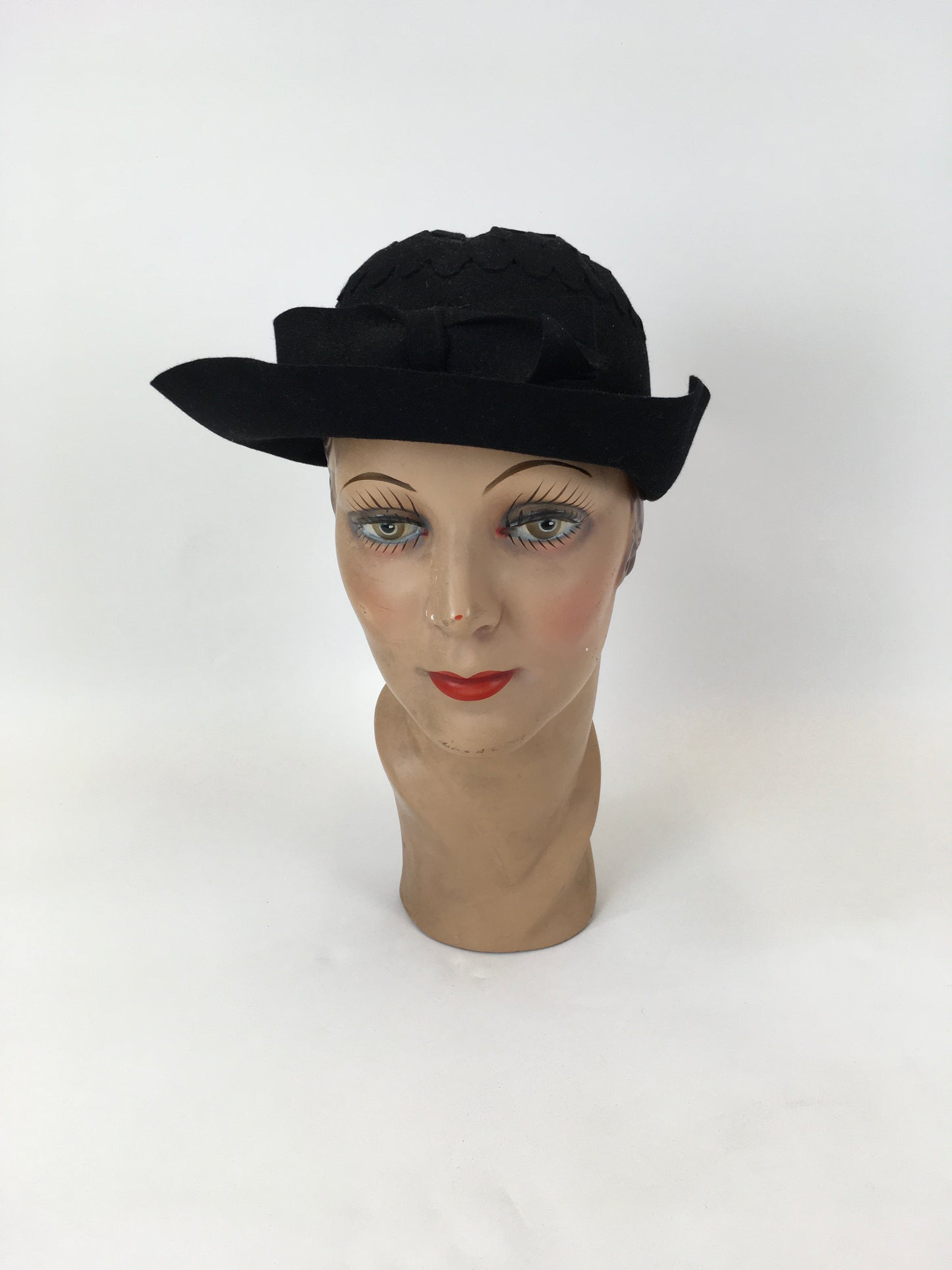 Original 1930’s Exquisite Black Hat with Cutwork Detailing & Bow - By ‘ Swan & Edgar Piccadilly ‘