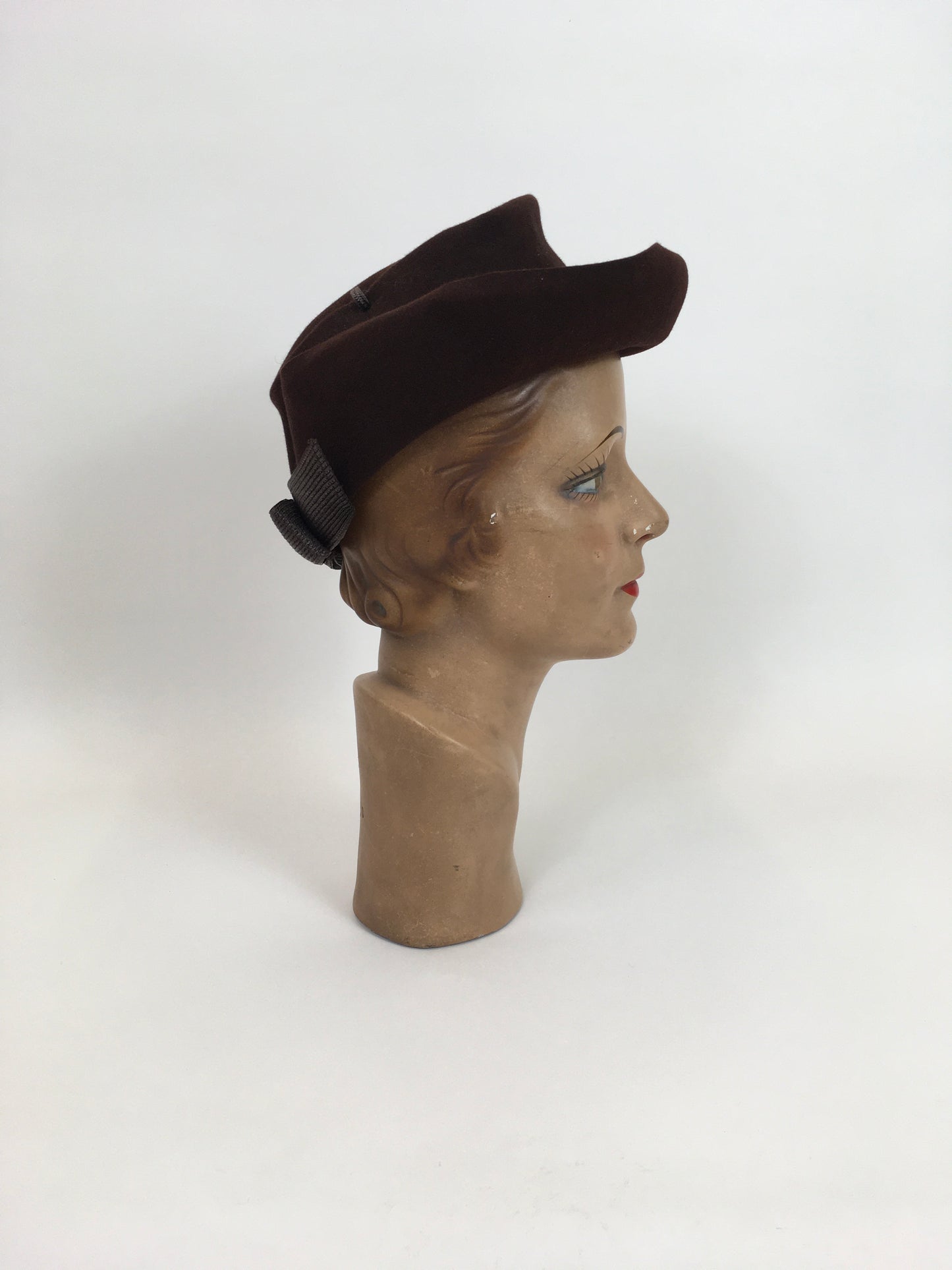 Original 1940's Stunning Hat by ' Lystalite' - In A Dark Chocolate Brown