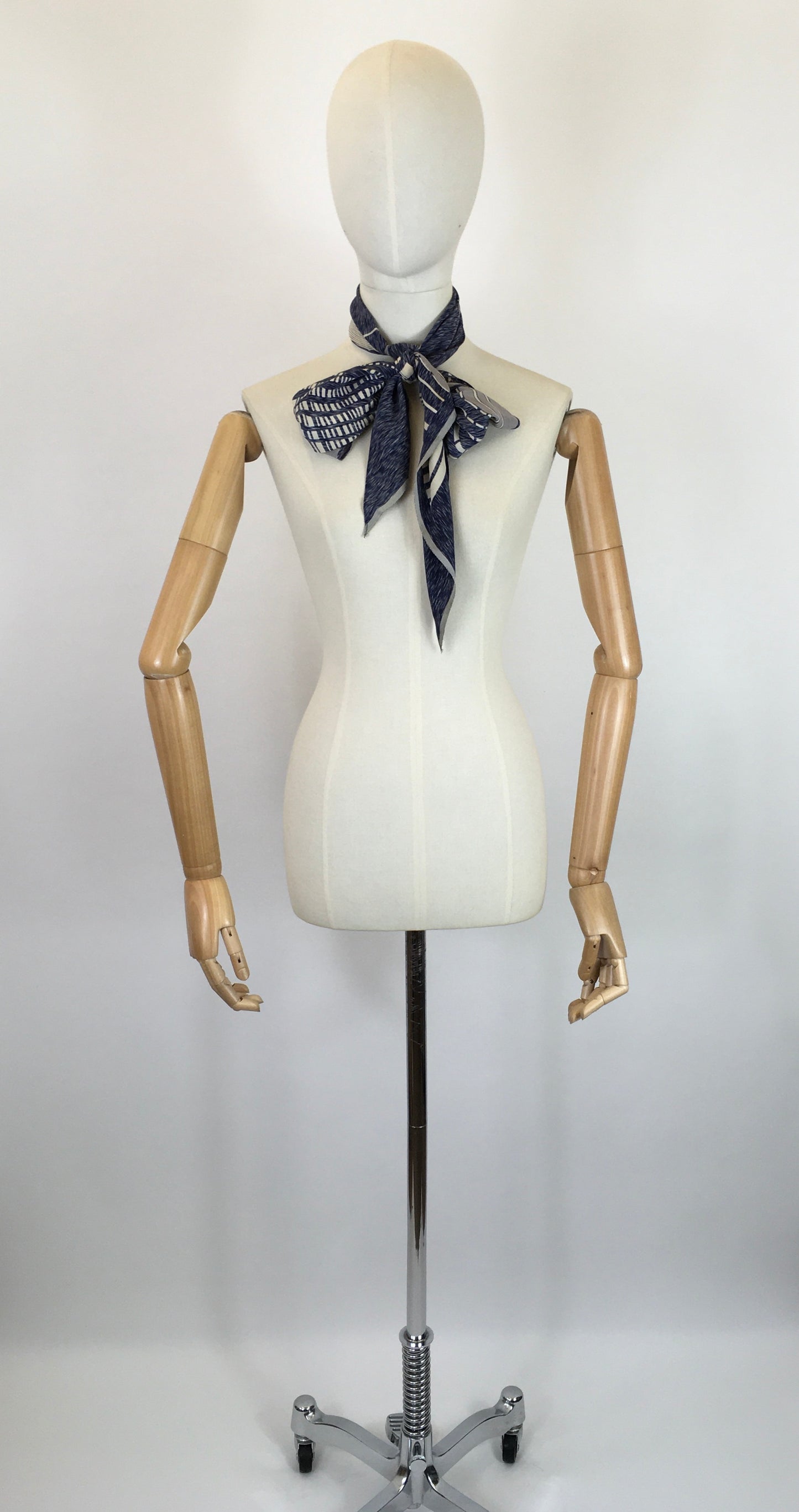 Original 1930s Darling Deco Pointed Scarf  - In Navy & Cream