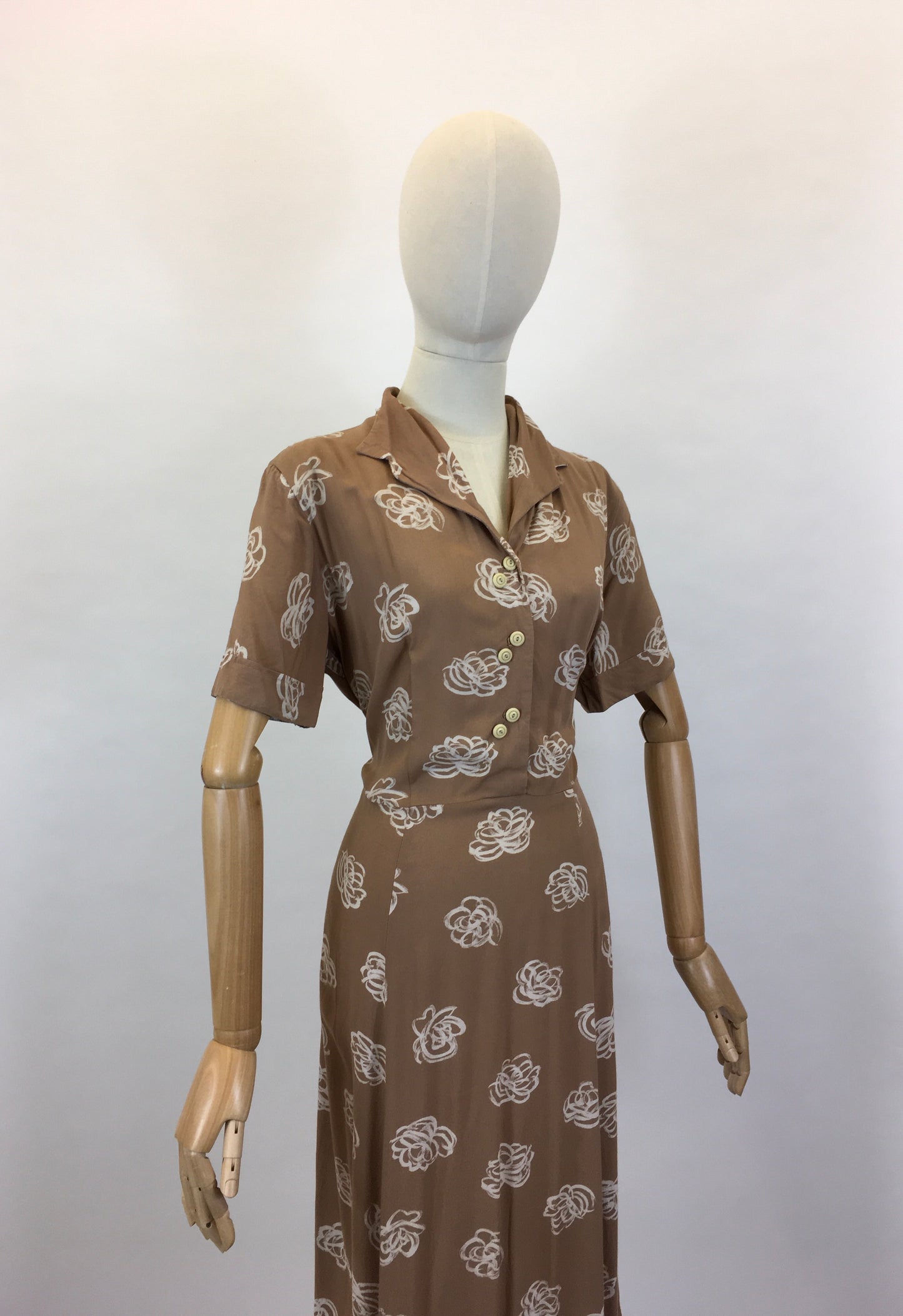 Original 1940’s VOLUP Day Dress - In A Brown & White Floral Swirl Print Cotton