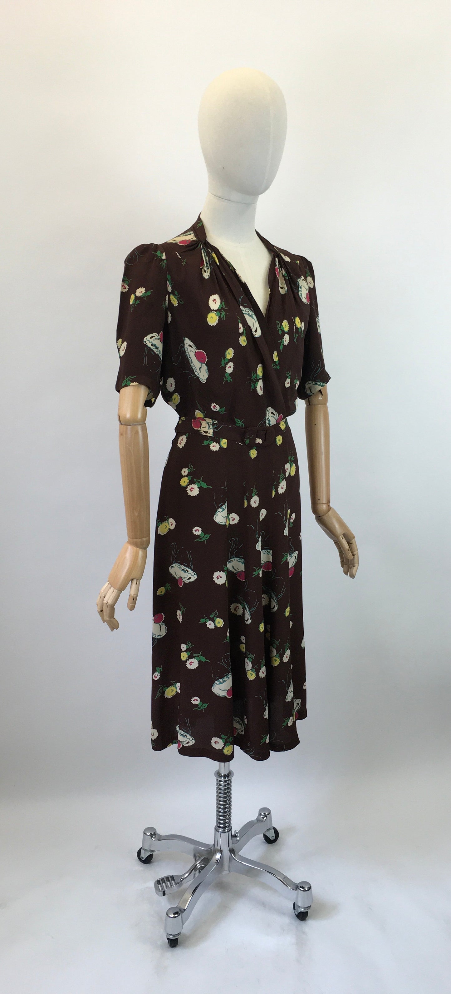 Original 1940's Sensational Novelty Print Rayon Dress - Ladies Faces & Florals In A Delicate Colour Pallet