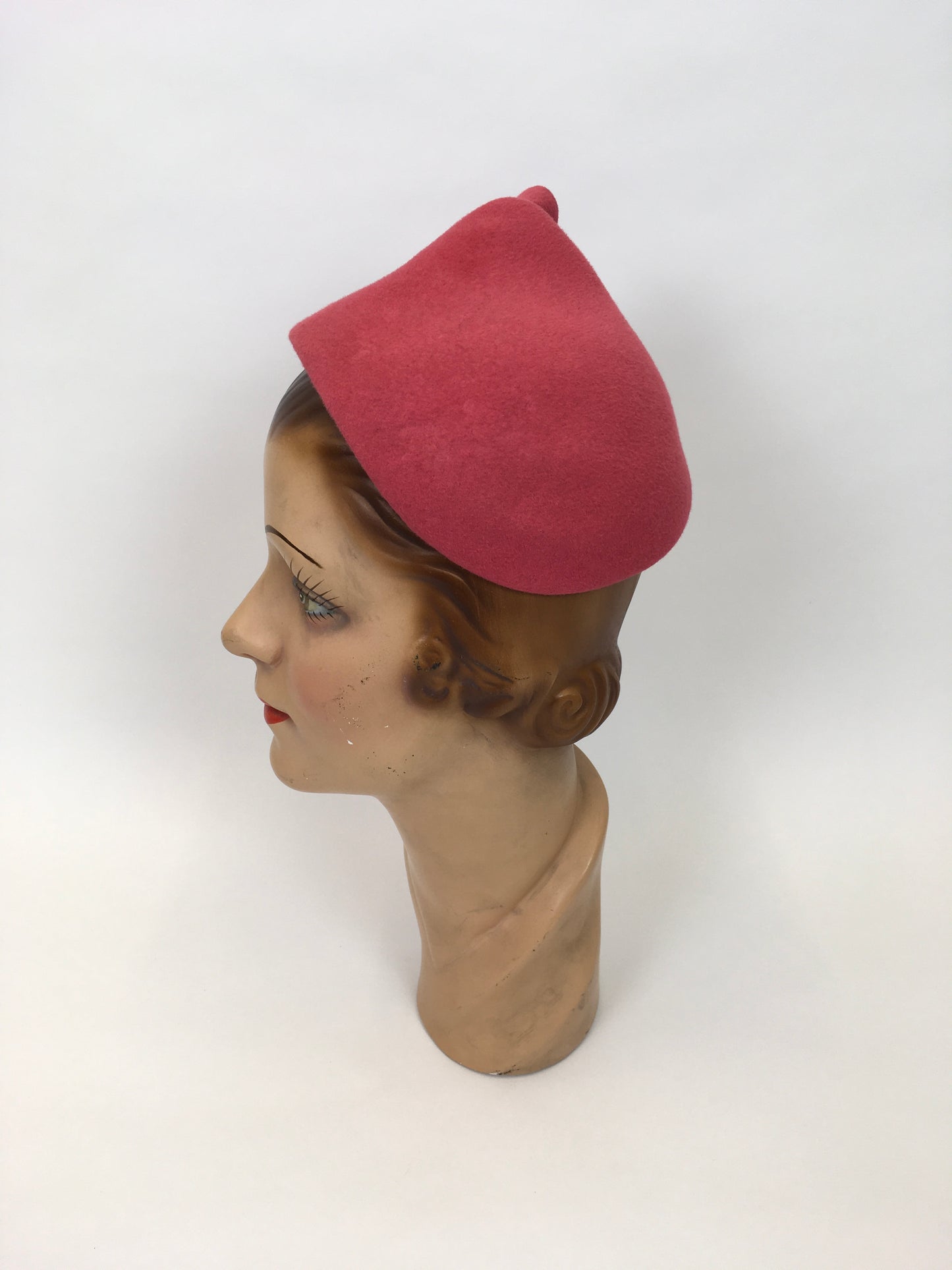 Original 1930’s AMAZING Raspberry Pink Pixie Hat - With a Fabulous Ostrich Feather Plume In Black