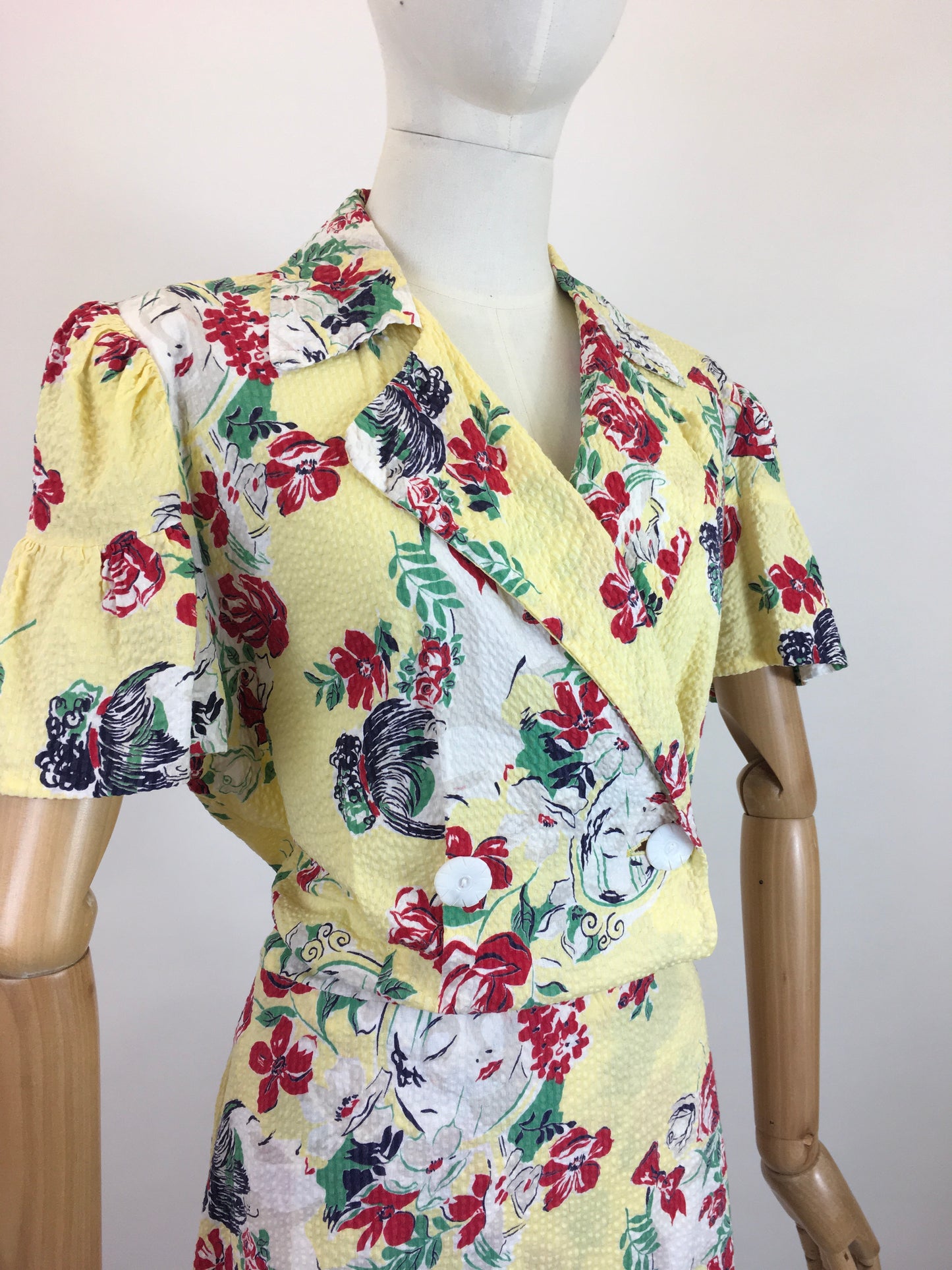 Original 1940's Sensational Novelty Print VOLUP Seersucker Dress - Florals Intertwined With Faces Through Mirrors