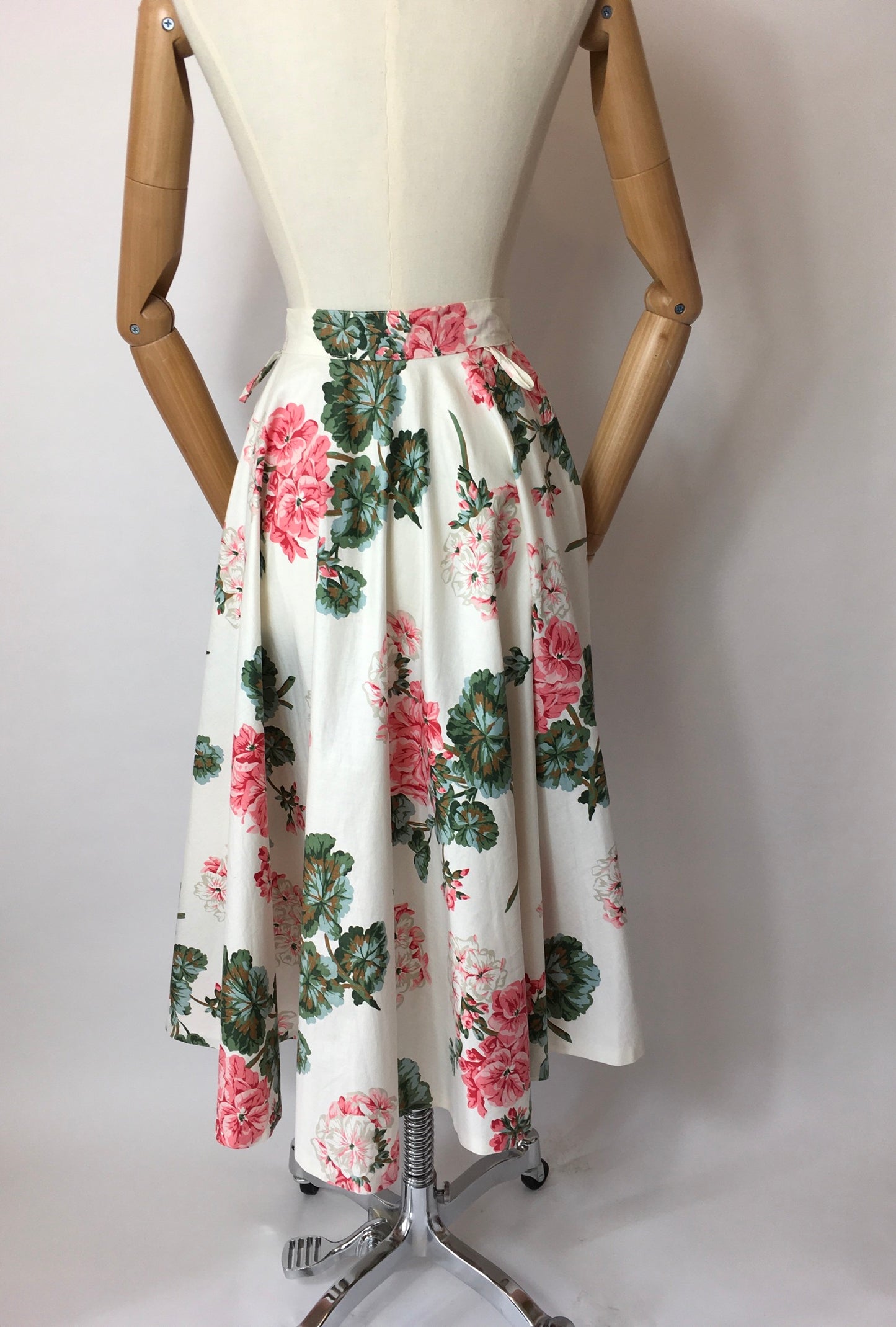 Original 1950s Darling Floral Cotton Sateen Skirt - Lovely Floral in Soft Pinks, rose pinks and warm greens