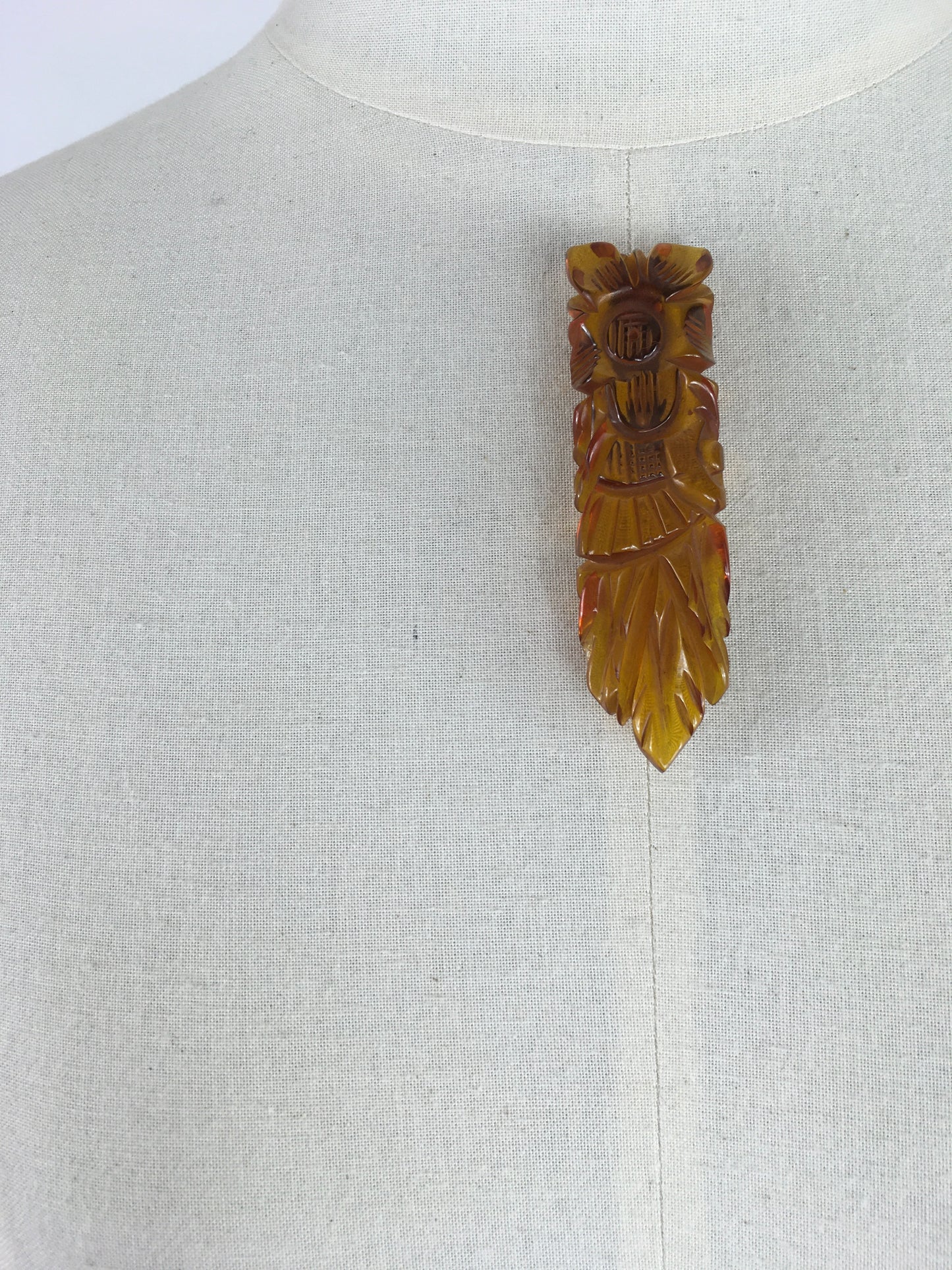 Original 1940’s Chunky Carved Bakelite Dress Clip - In a Lovely Apple Juice Colour