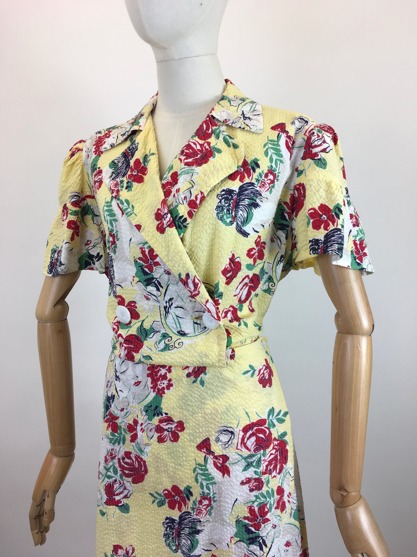 Original 1940's Sensational Novelty Print VOLUP Seersucker Dress - Florals Intertwined With Faces Through Mirrors