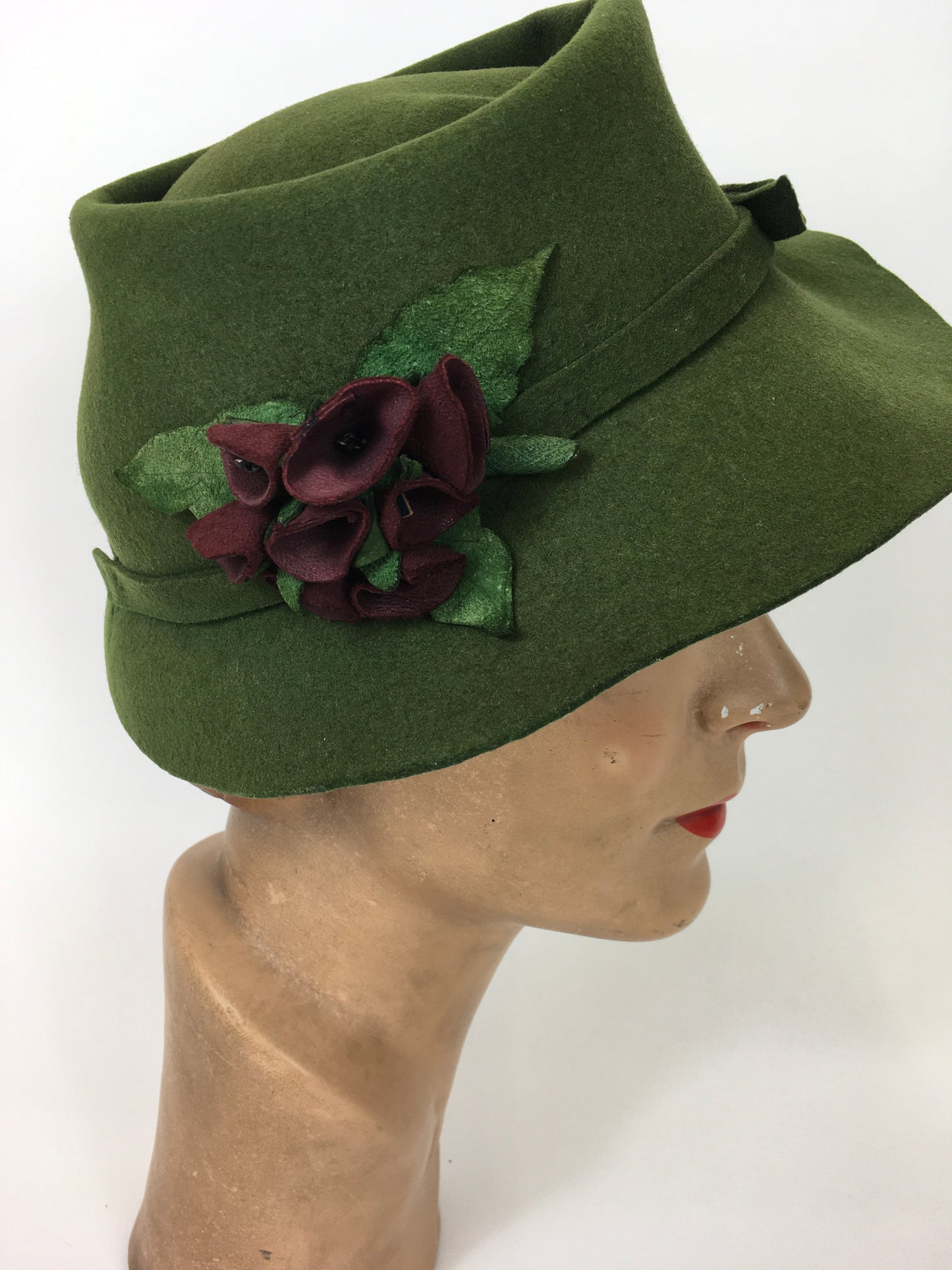 Original Late 1930’s / 1940’s Bottle Green Hat - With Bow and Suede Floral Arrangement