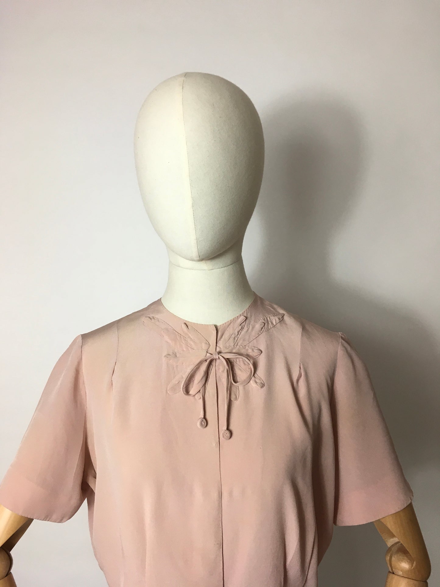 Original 1940’s Crepe Blouse in Blush Pink - Lovely Shaped Detailing to the Neckline