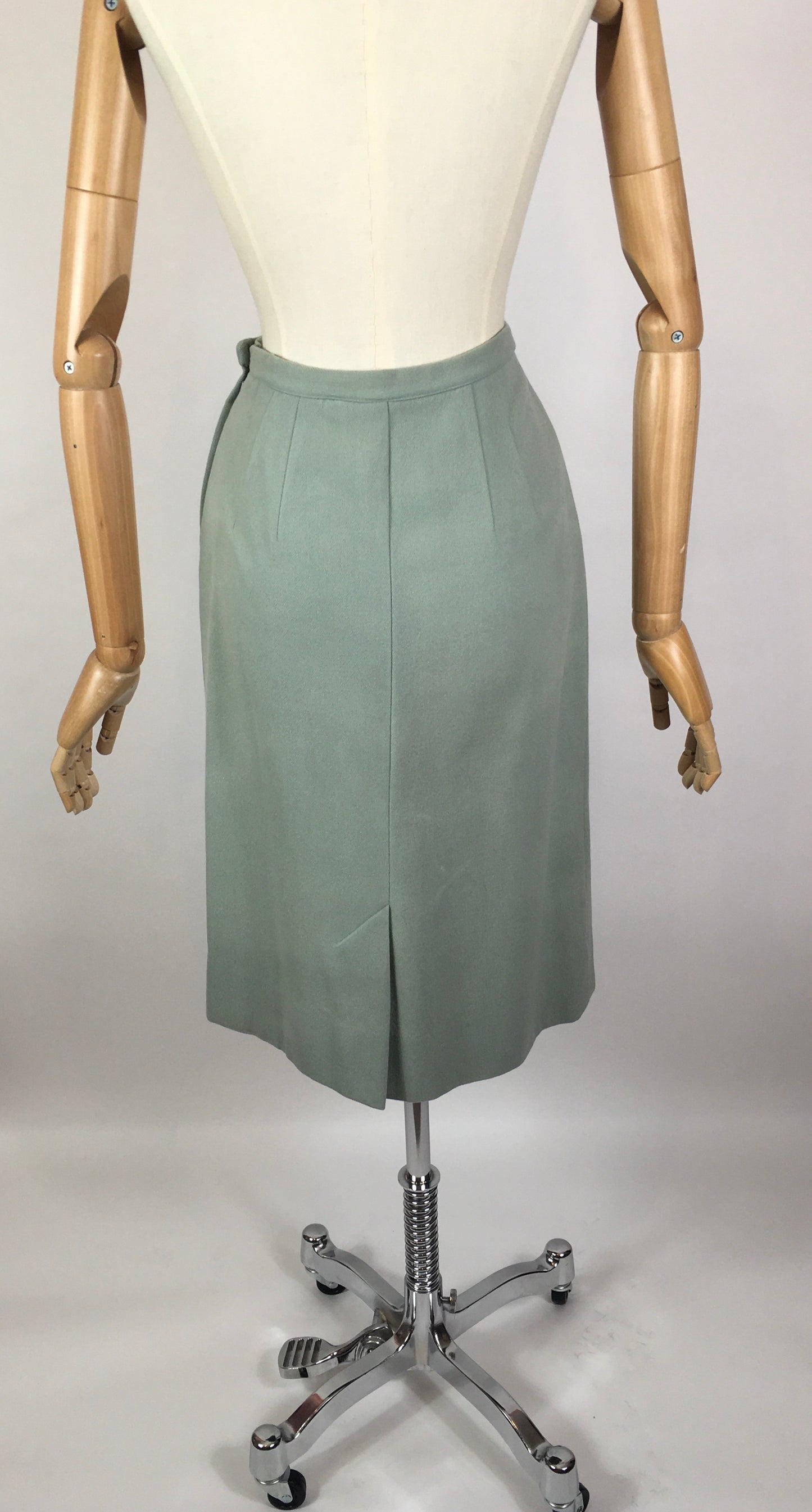 Original 1950’s Wool Pencil Skirt - Fabulous Details in Pale Mint Green