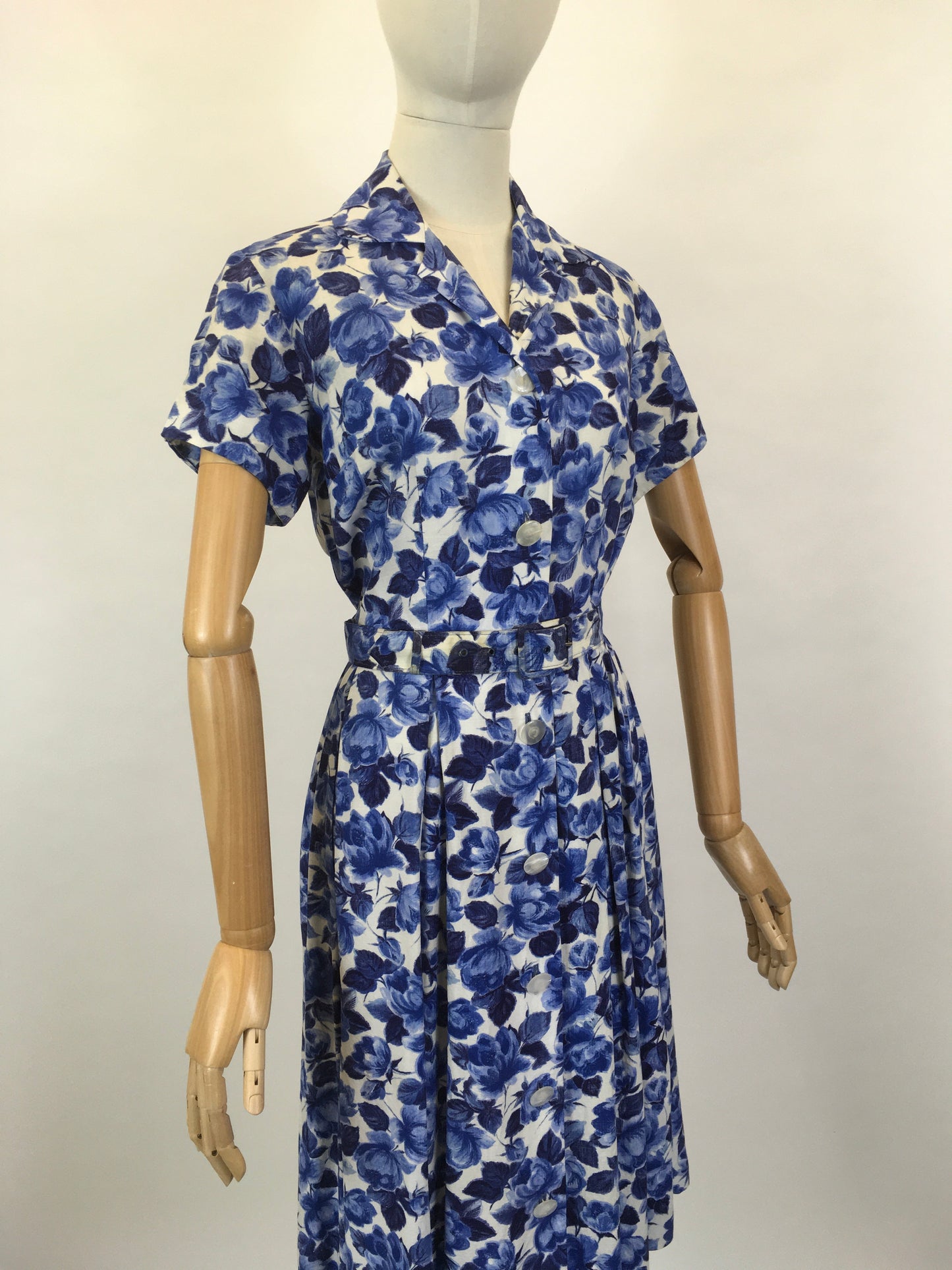 Original 1950’s Cute ‘ St.Michael ‘ Day Dress - In A Lovely Blue & White Floral Cotton