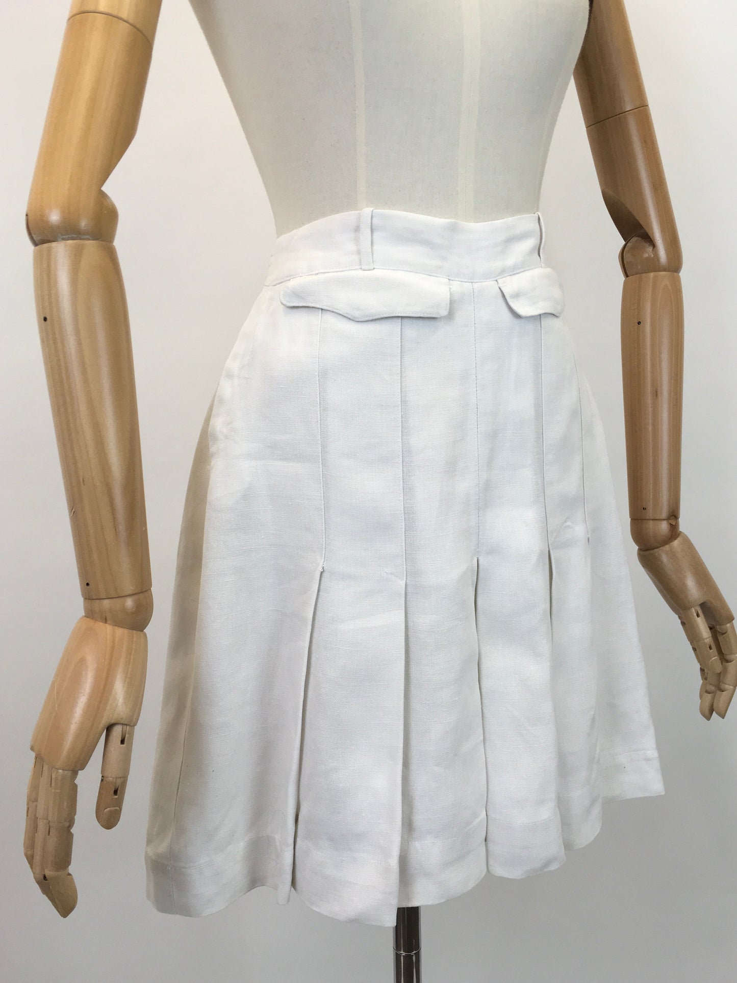 Original Fabulous 1930's Pleated Shorts - In White Linen