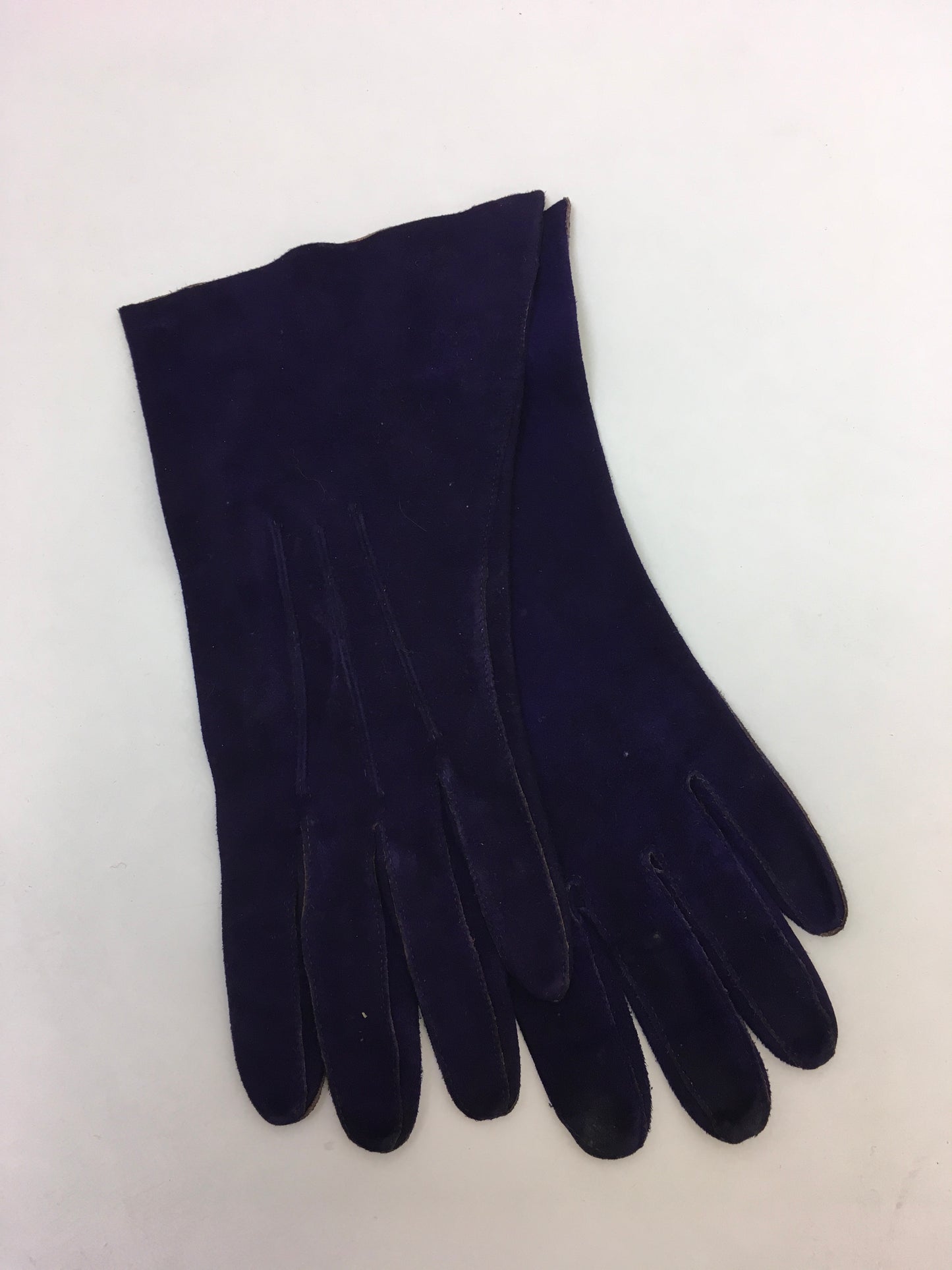 Original 1940's Sublime CC41 Utility Gloves - In Cadbury Rich Purple Suede