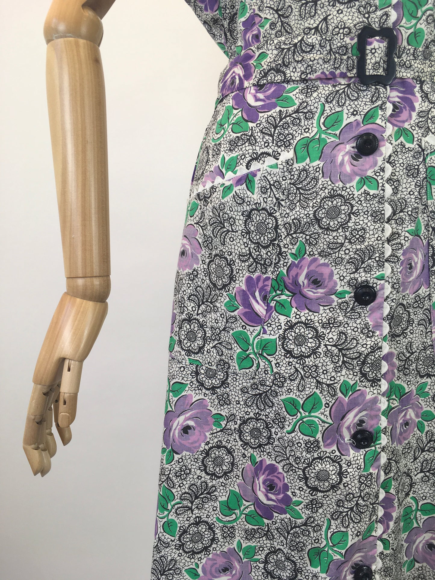 Original 1940's Darling Cotton Day Dress by ' Beverly Dee Frocks' - In A Lovely Purple, Green & Black Floral