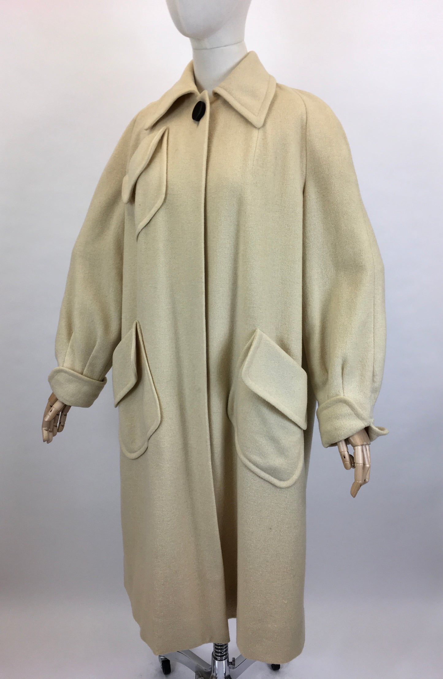 Original 1940’s STUNNING Cream Woollen Coat - With The Most Fabulous Shape & Detailing