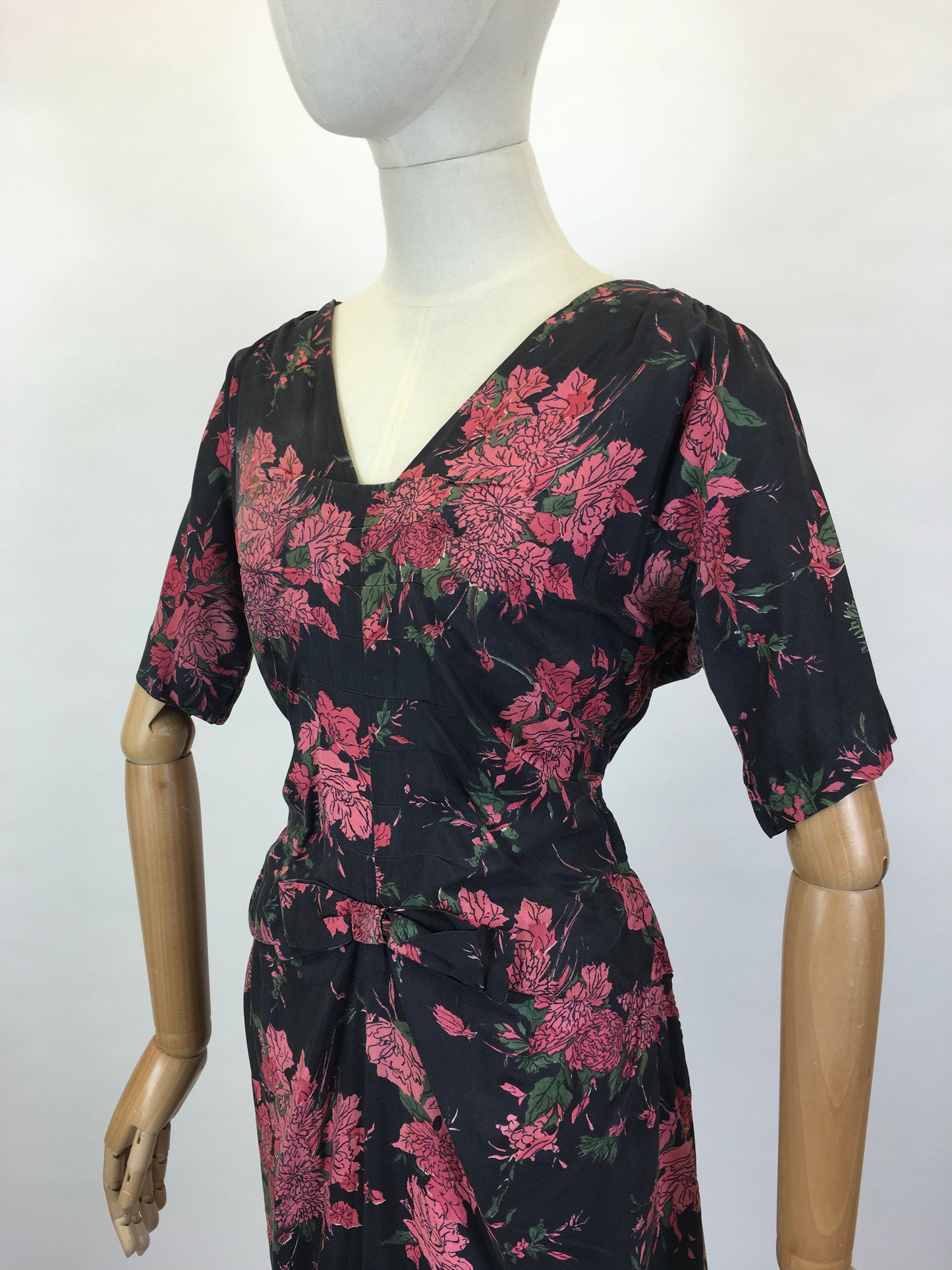 Original 1950’s Fabulous Wiggle Dress - In A Lovely Floral Silk