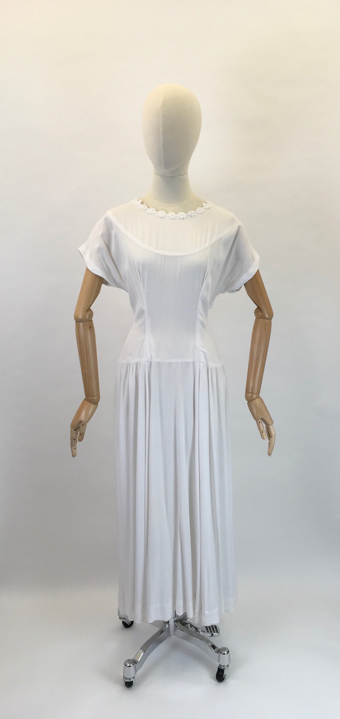 Original 1950s Darling White Day Dress - With a Beautifully Simple Broderie Anglaise Trim