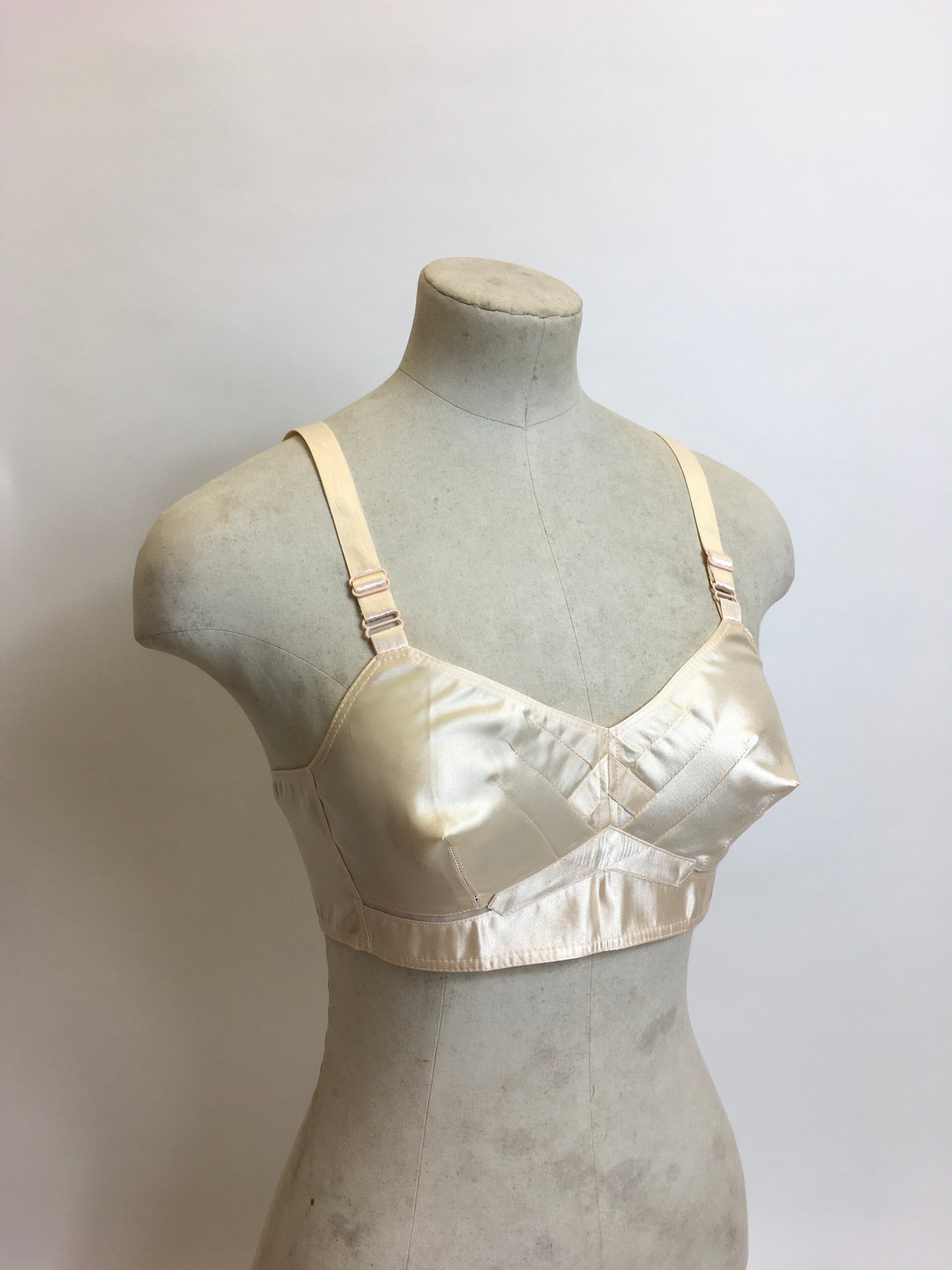 What Katie Did Lingerie - CC09 Bra in Peach