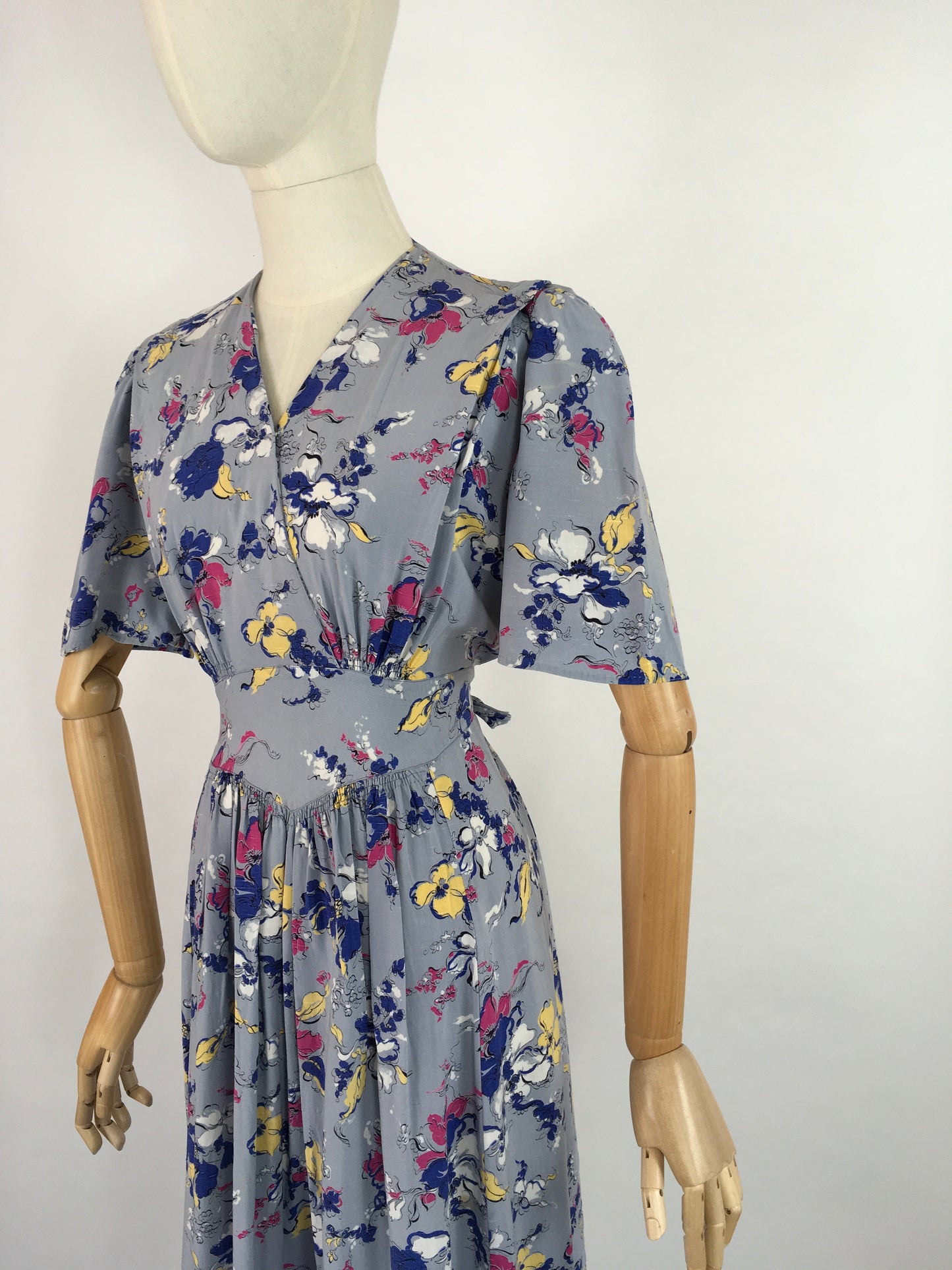 Original 1940s Cornflower Blue Floral Dress - With a Beautiful 40’s Silhouette