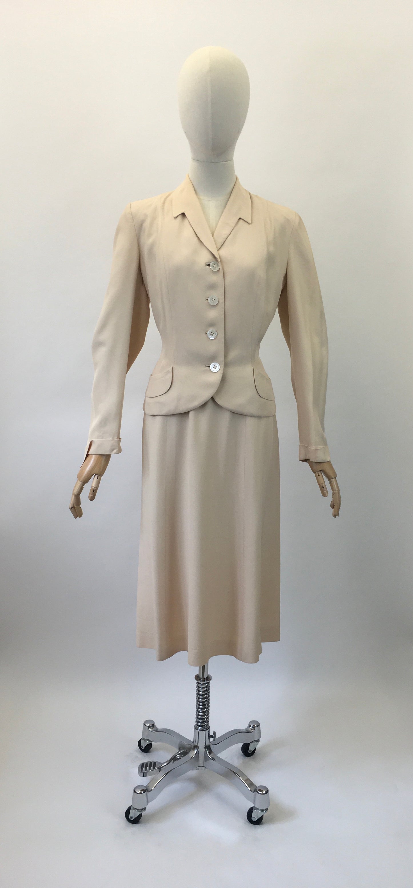 Original 1940's Stunning 2pc Suit - In A Warming Cream With Lovley Details