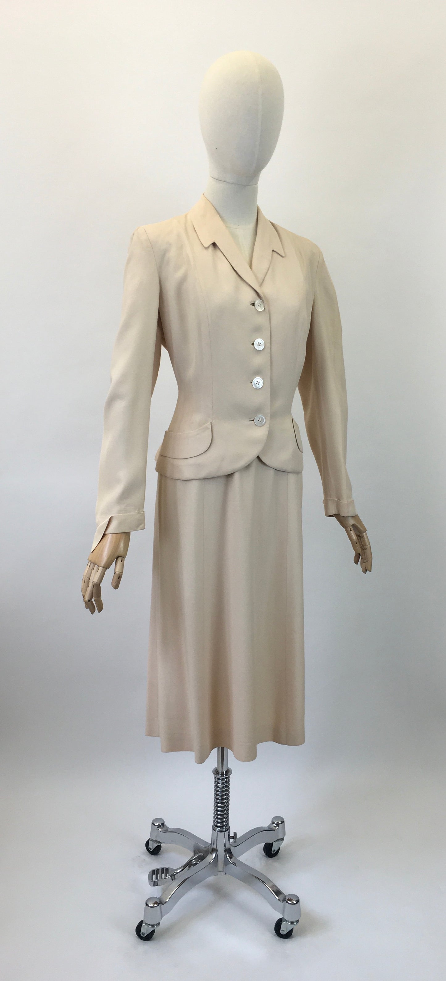 Original 1940's Stunning 2pc Suit - In A Warming Cream With Lovley Details