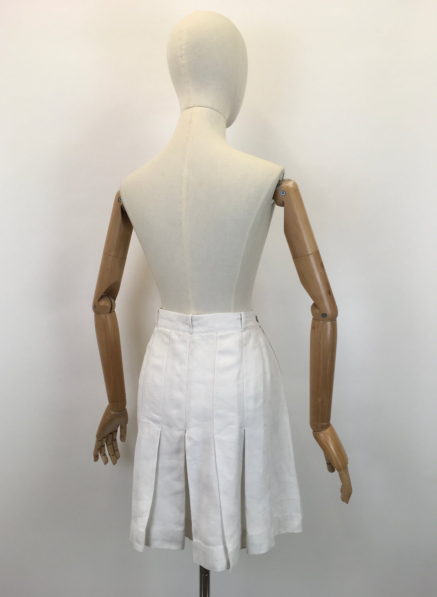 Original Fabulous 1930's Pleated Shorts - In White Linen