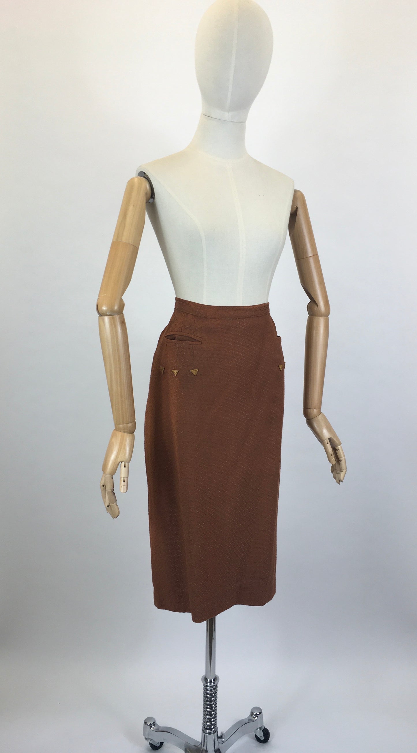 Original 1940s Pencil Skirt in a Heavyweight Linen - In A Lovely Warm Rust Brown With Arrow Detailing