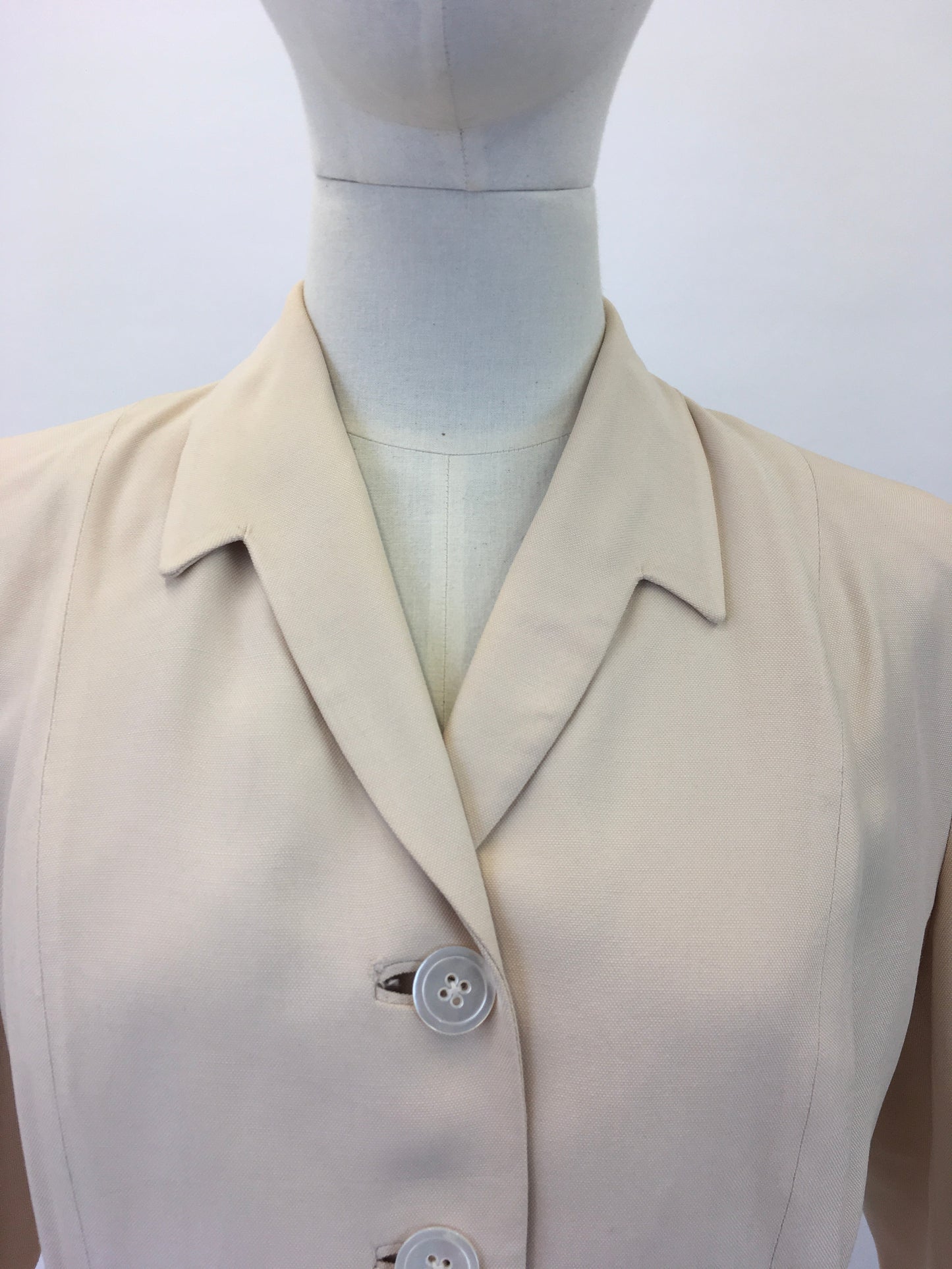 Original 1940's Stunning 2pc Suit - In A Warming Cream With Lovley Details