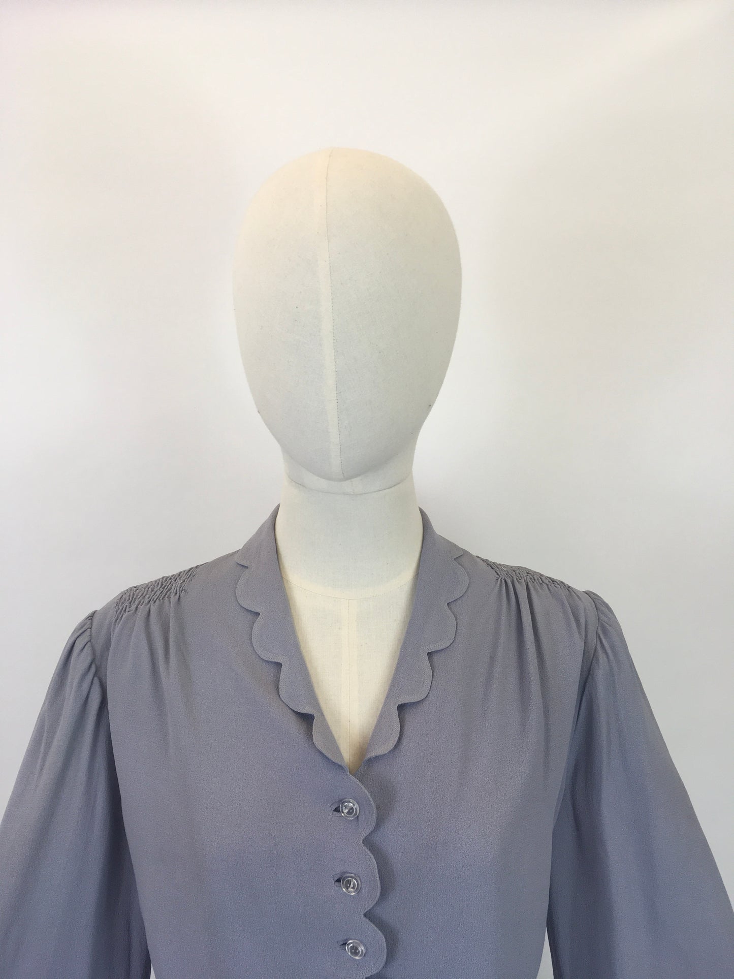 Original 1940’s Fabulous VOLUP Crepe Blouse in Powdered Grey - With Scalloped Detailing