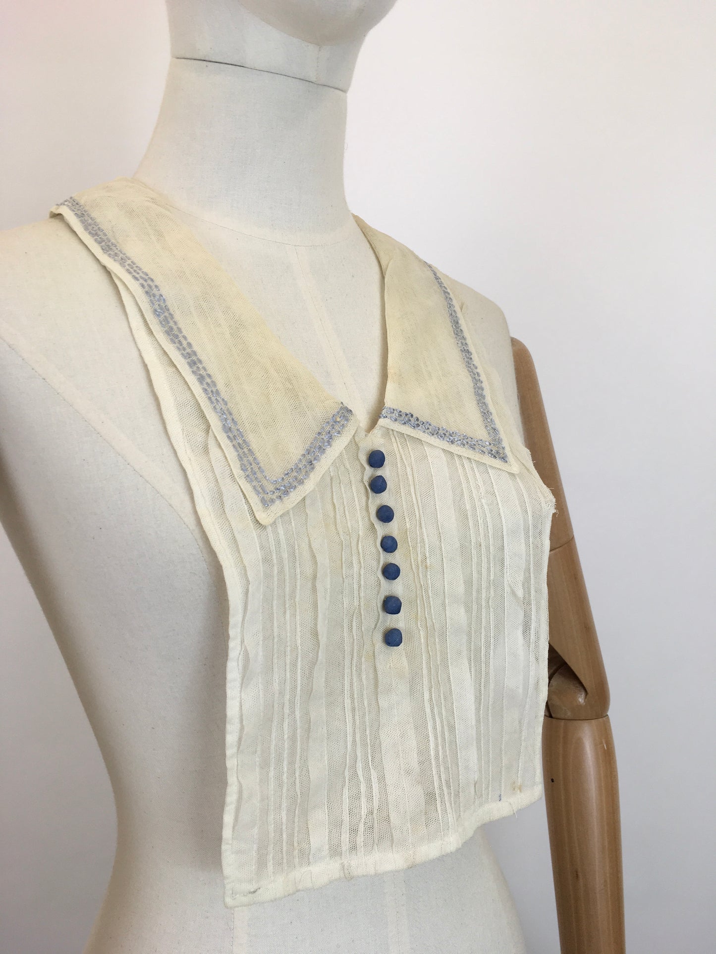 Original 1910/ 1920's Stunning Fine Collar / With Front Panel and Exquisite Embroidery