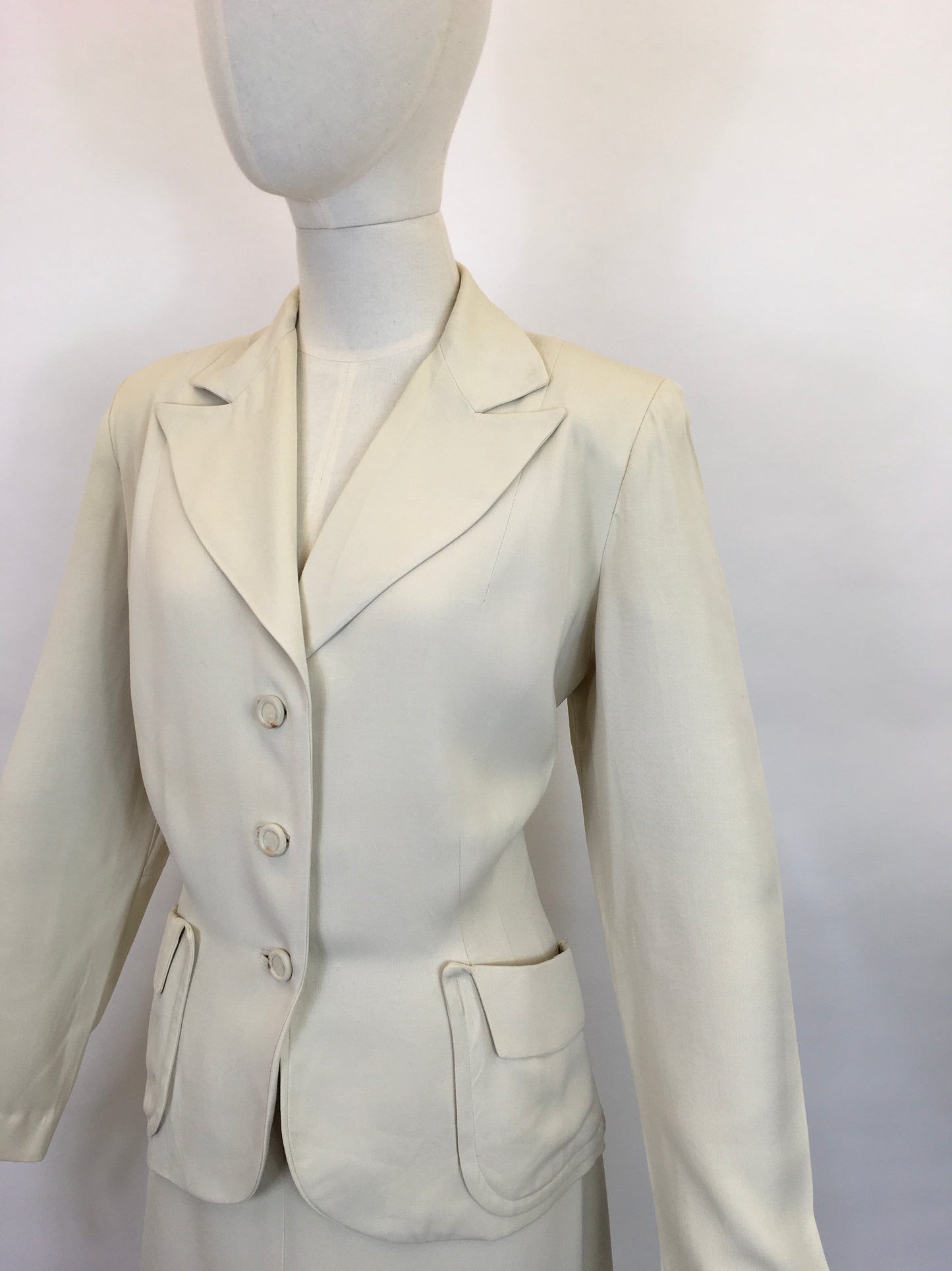Original 1940’s STUNNING Cream 2pc Suit - With Exquisite Iconic 40’s Tailoring