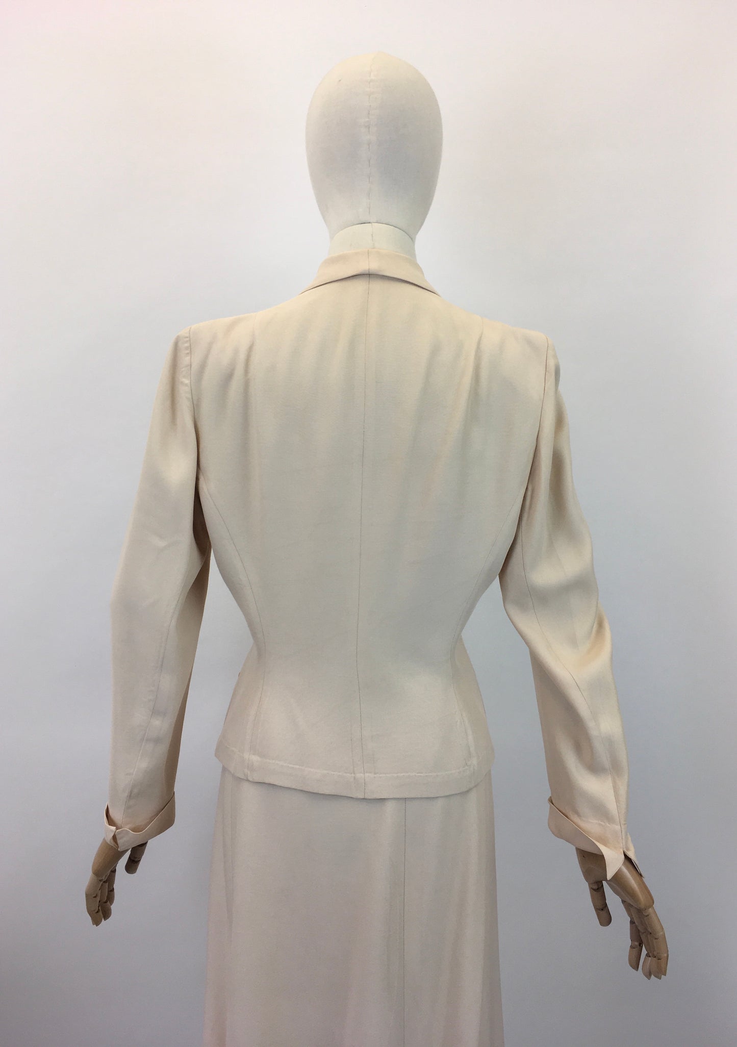 Original 1940's Stunning 2pc Suit - In A Warming Cream With Lovley Details