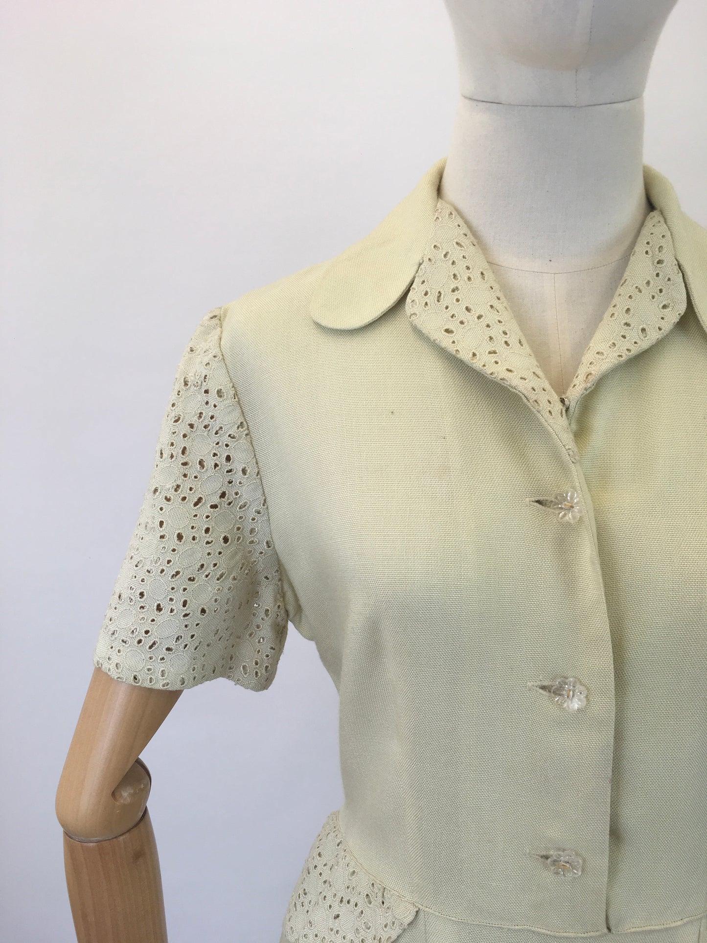 Original 1940's Stunning CC41 Moygashol Linen & Broderie Anglaise Dress - In A Divine Pale Lime