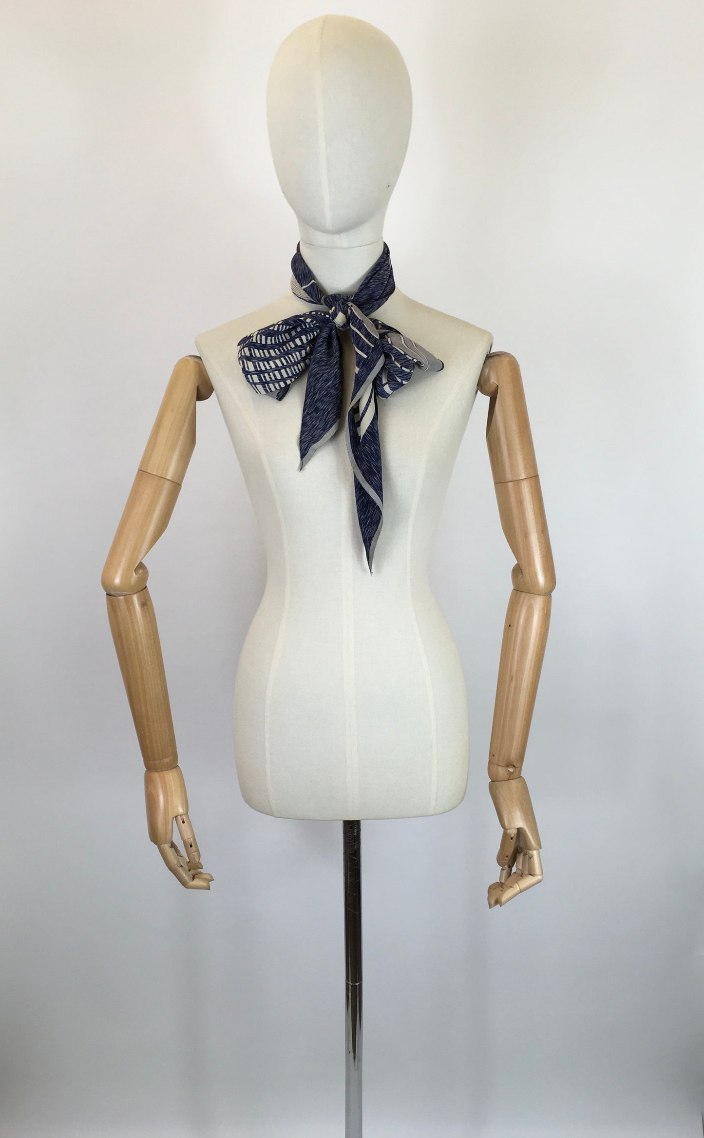 Original 1930s Darling Deco Pointed Scarf  - In Navy & Cream