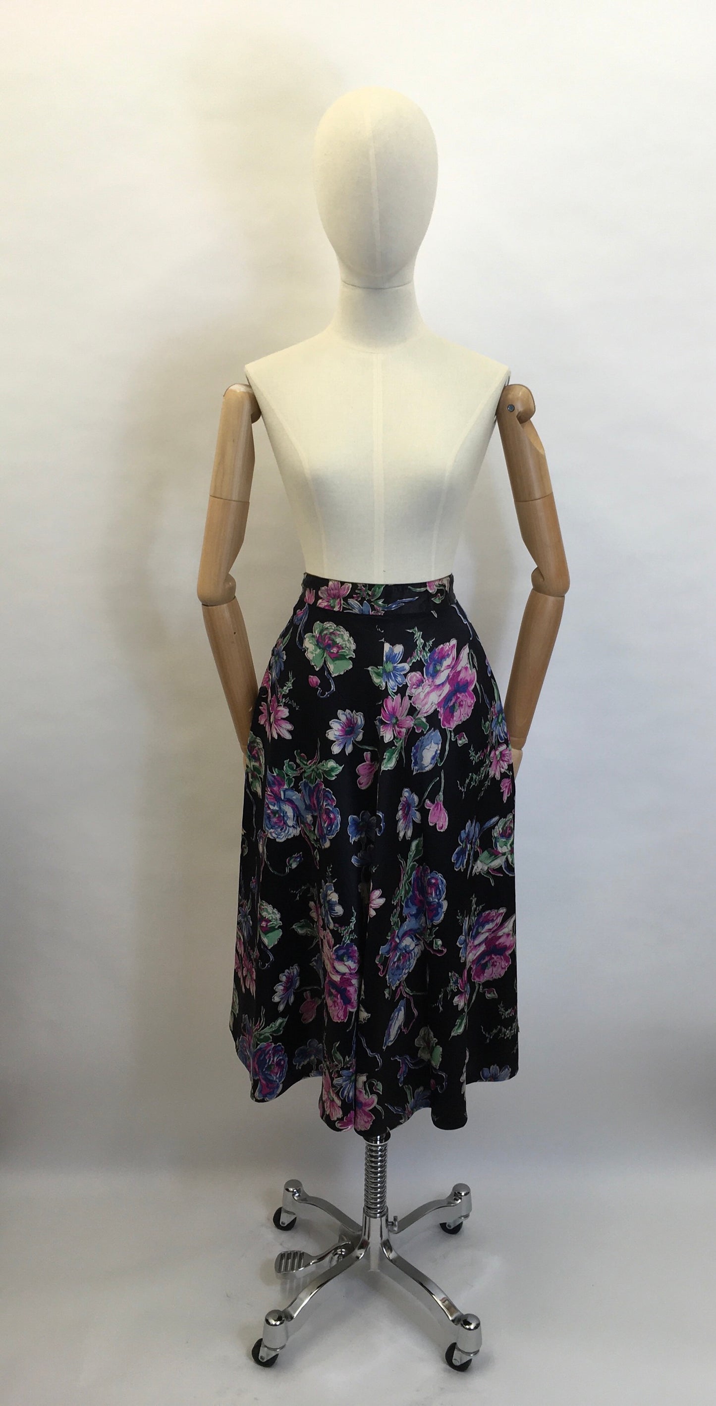 Original late 1940's Floral Silk Skirt - Lovely Dancing Skirt with lots of Movement