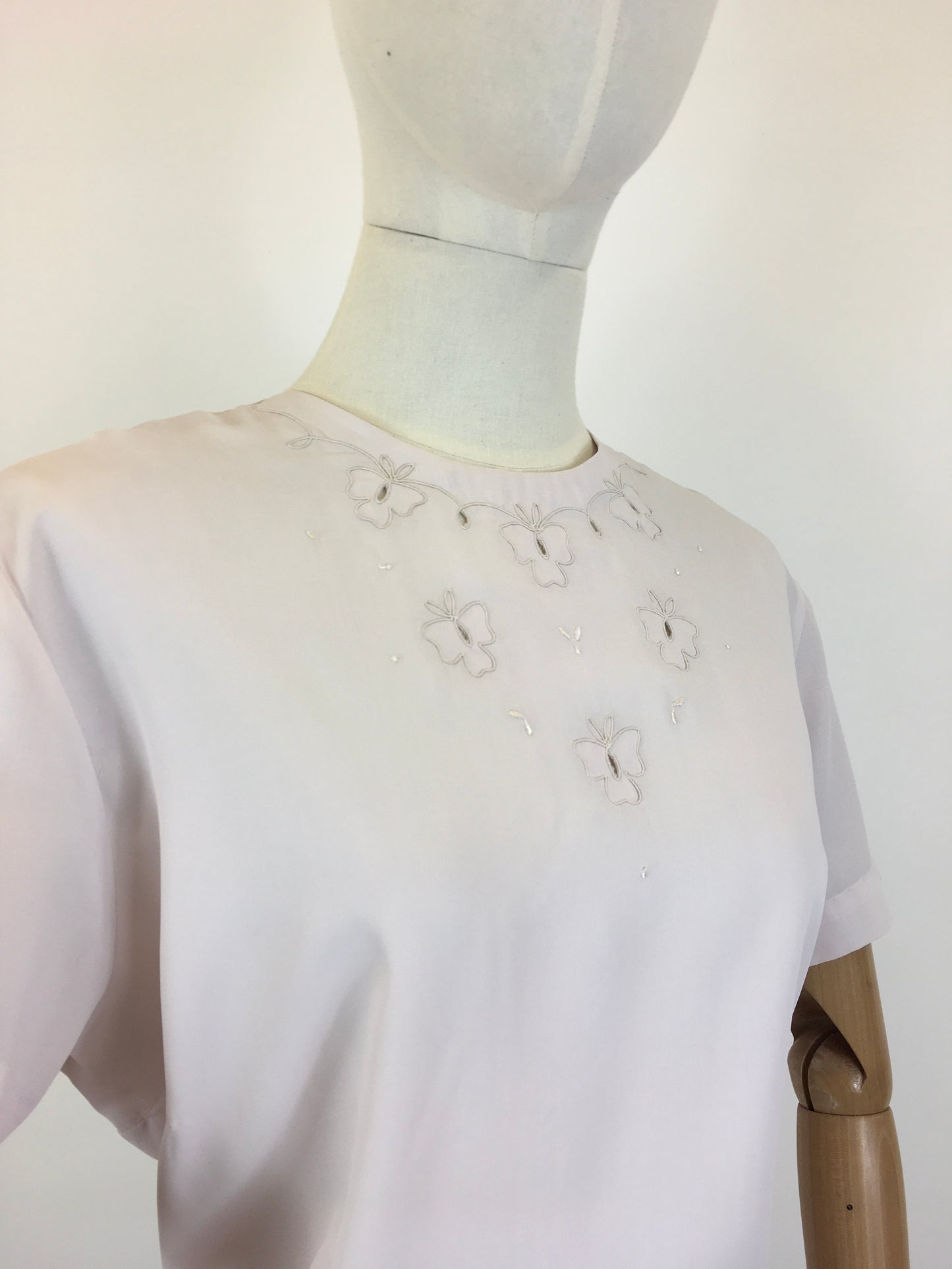 Original 1940’s Beautiful Blouse in Blush Pink - With Butterfly and Leaf Embroidery