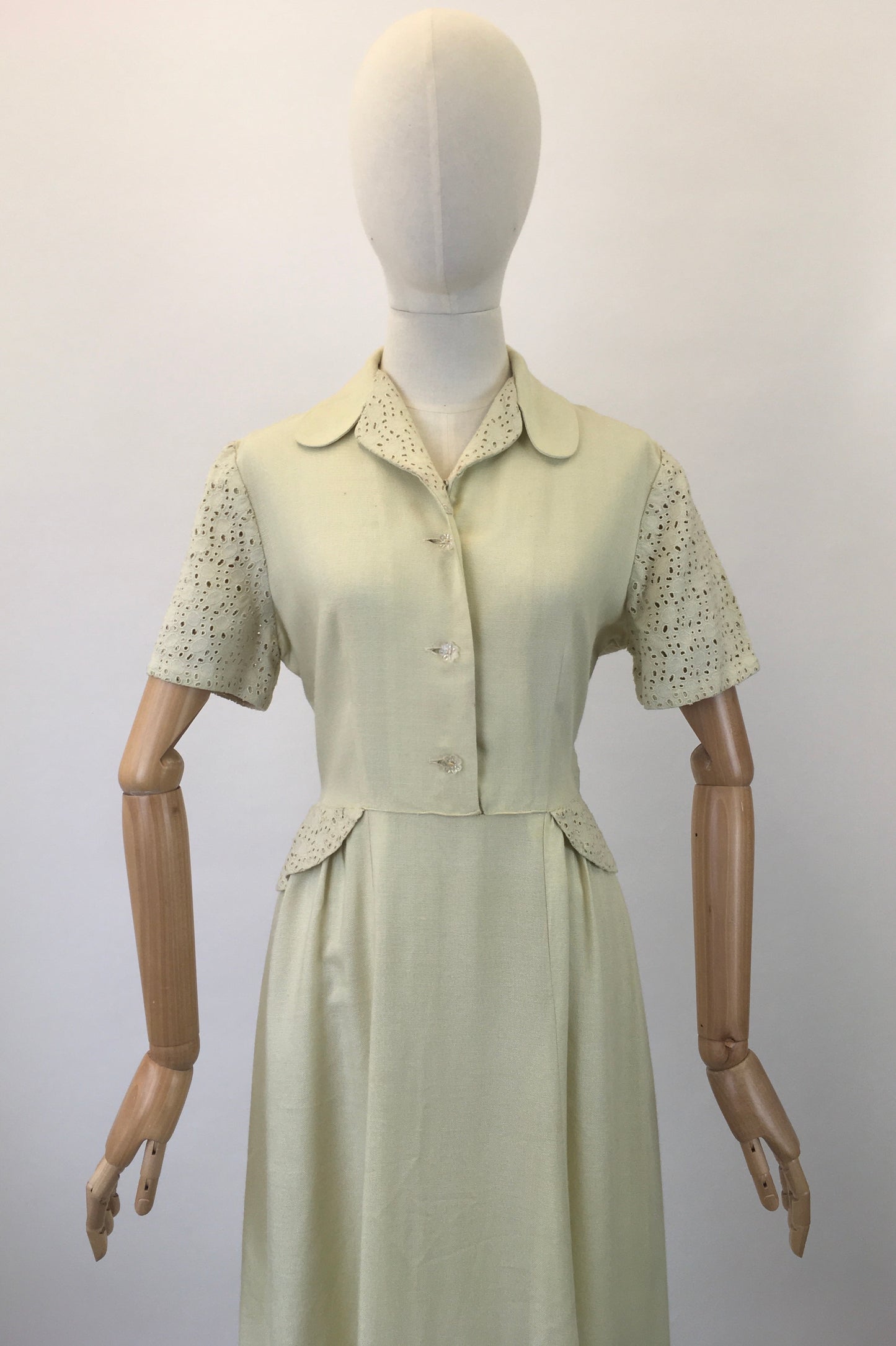 Original 1940's Stunning CC41 Moygashol Linen & Broderie Anglaise Dress - In A Divine Pale Lime