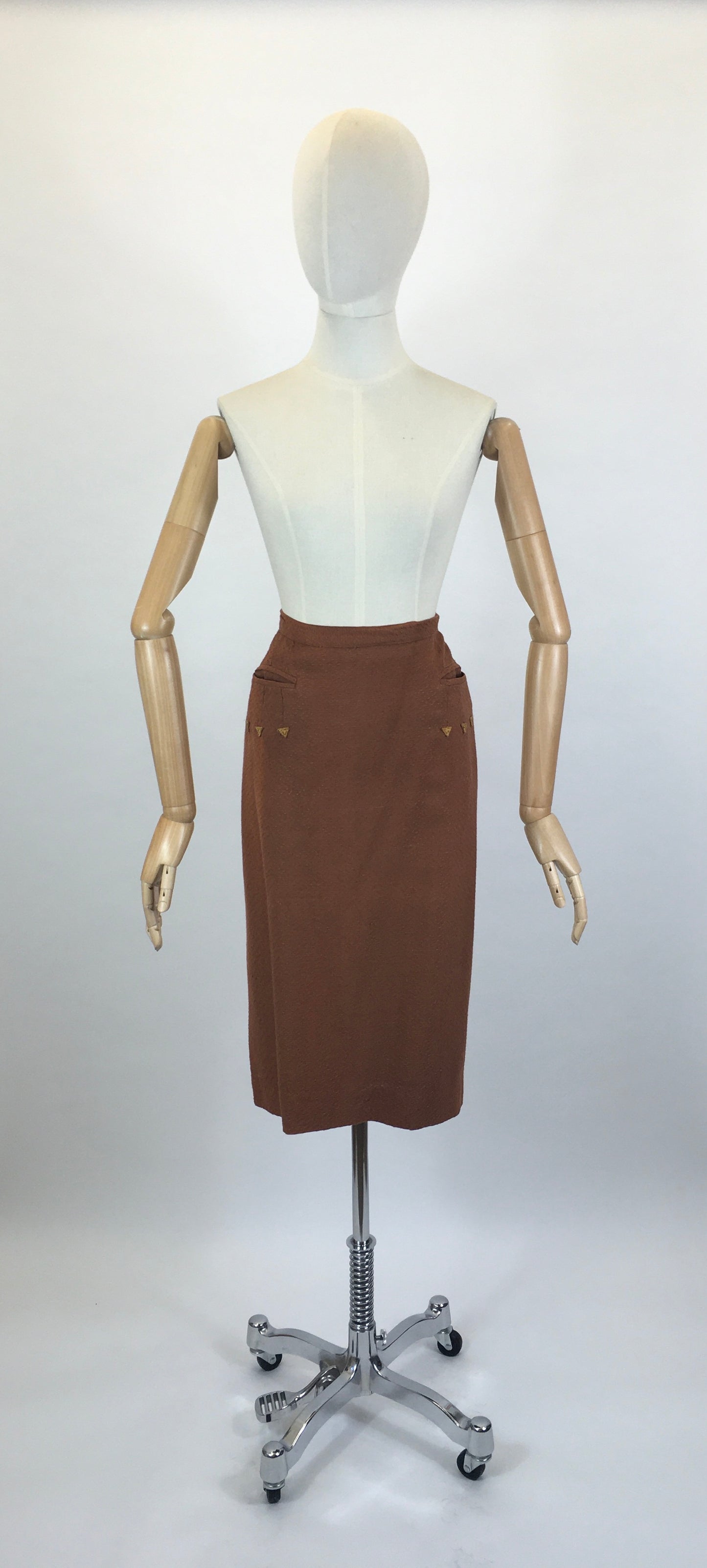 Original 1940s Pencil Skirt in a Heavyweight Linen - In A Lovely Warm Rust Brown With Arrow Detailing