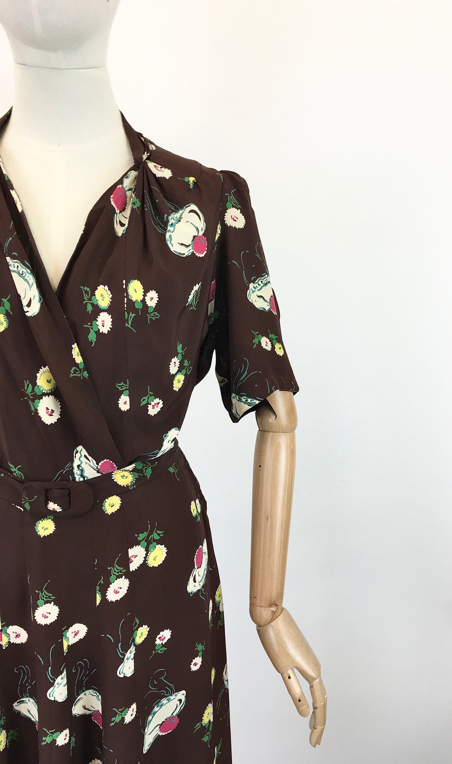 Original 1940's Sensational Novelty Print Rayon Dress - Ladies Faces & Florals In A Delicate Colour Pallet