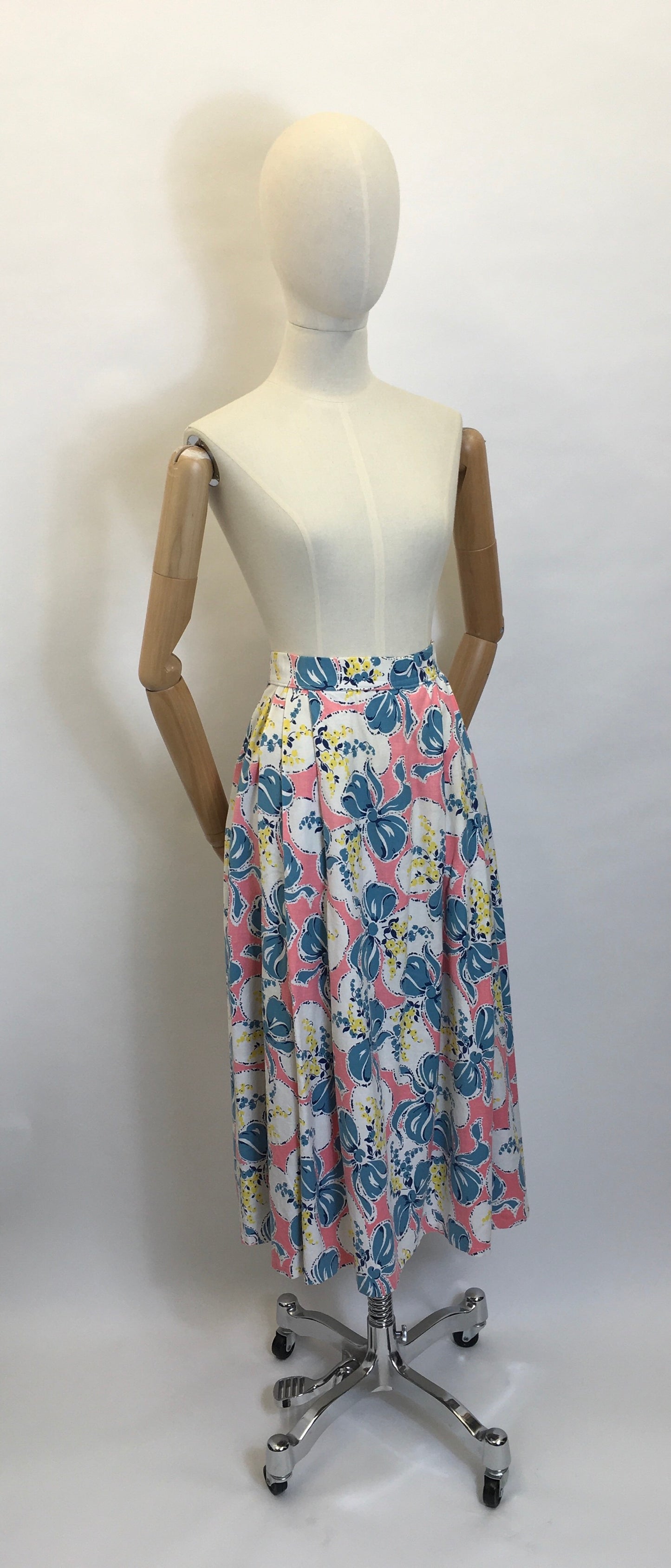 Original Early 1950s Cotton Circle Skirt - Featuring Beautiful Flowers & Ribbons Print