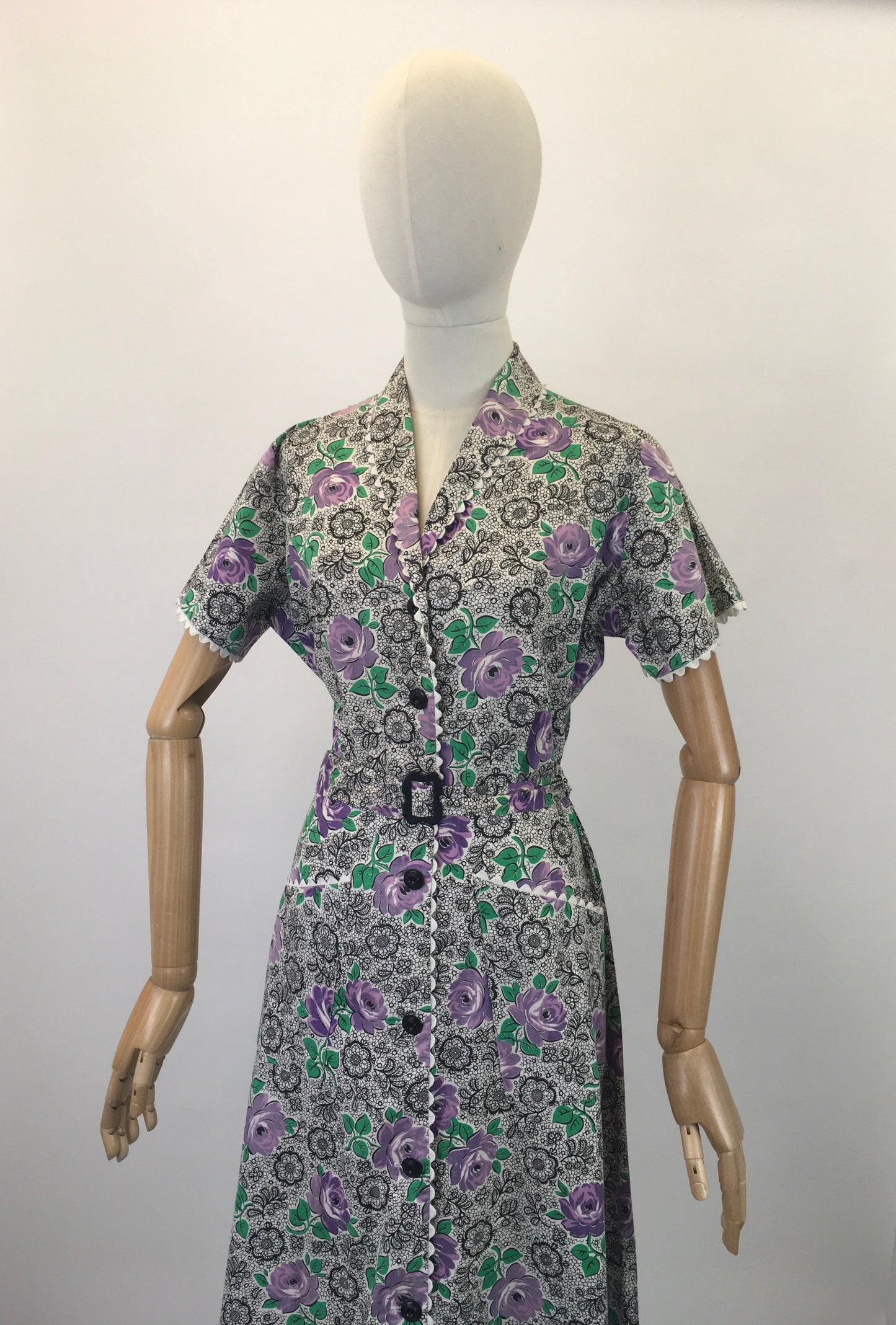 Original 1940's Darling Cotton Day Dress by ' Beverly Dee Frocks' - In A Lovely Purple, Green & Black Floral