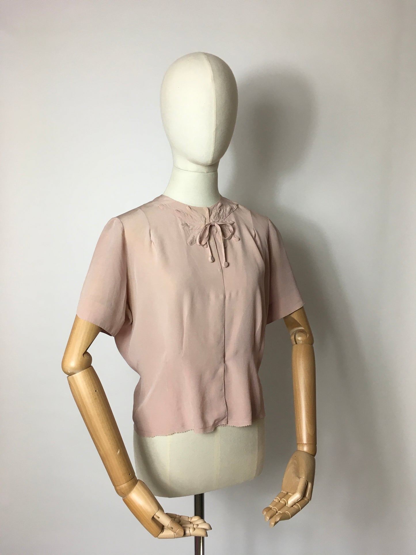 Original 1940’s Crepe Blouse in Blush Pink - Lovely Shaped Detailing to the Neckline