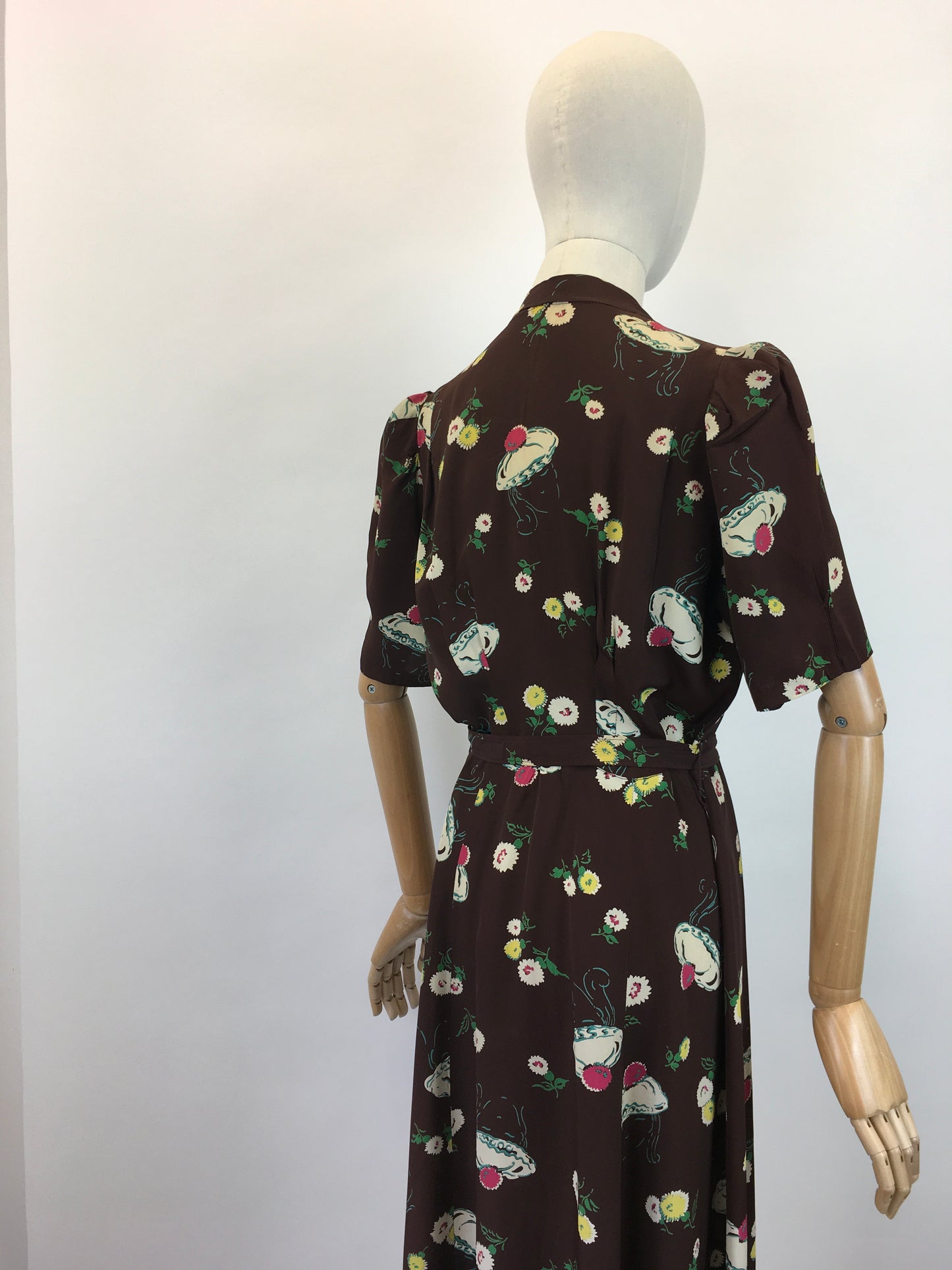 Original 1940's Sensational Novelty Print Rayon Dress - Ladies Faces & Florals In A Delicate Colour Pallet