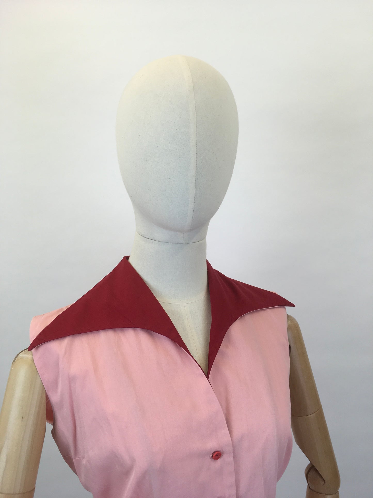 Original 1950s ‘ Johnathon Logan’ Cotton Day Blouse - In a Lovely Two Tone Deep Burgundy and Pink