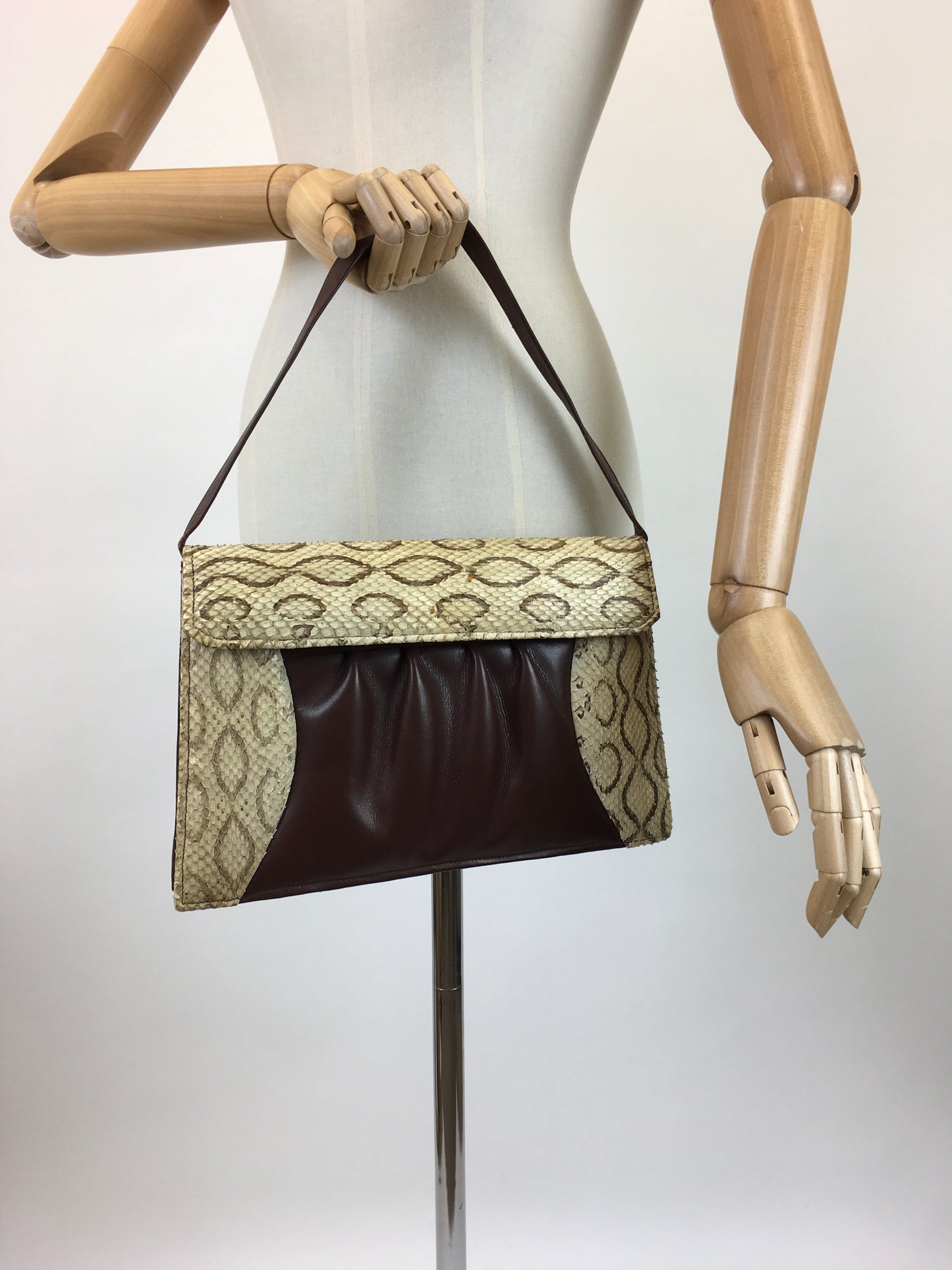 Original 1940's Darling Snakeskin & Leather Handbag - With Lovely Details