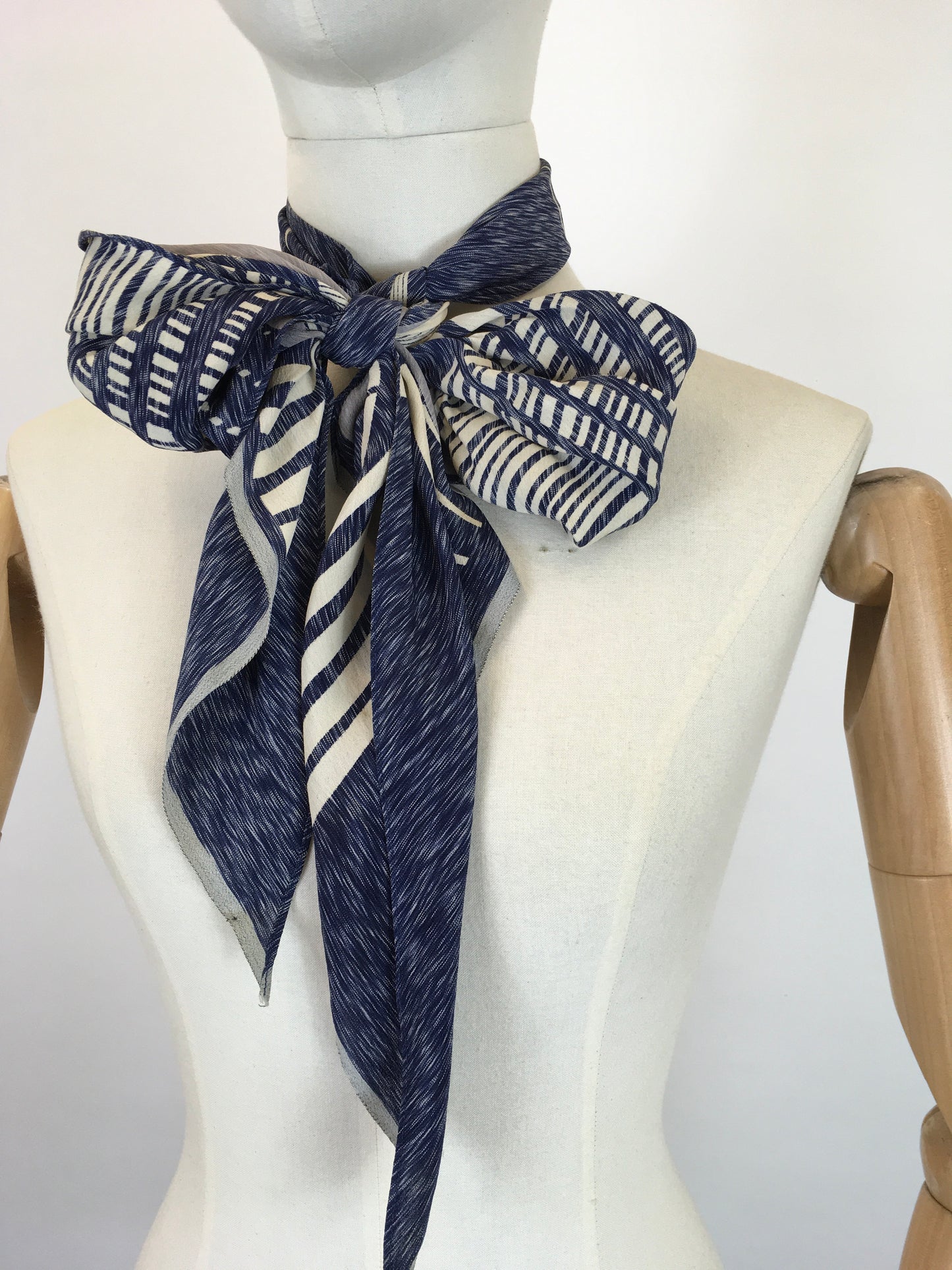 Original 1930s Darling Deco Pointed Scarf  - In Navy & Cream