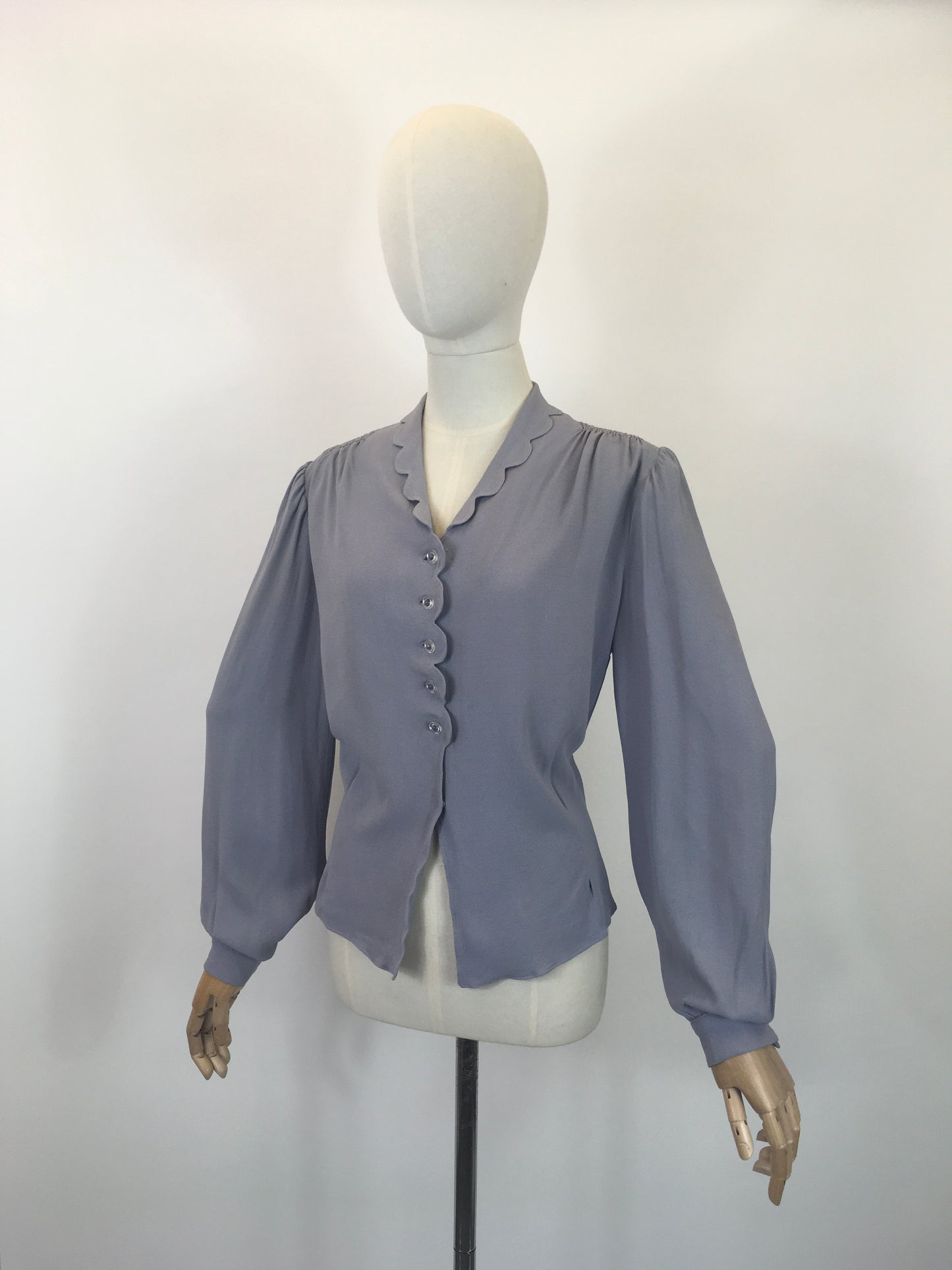 Original 1940’s Fabulous VOLUP Crepe Blouse in Powdered Grey - With Scalloped Detailing